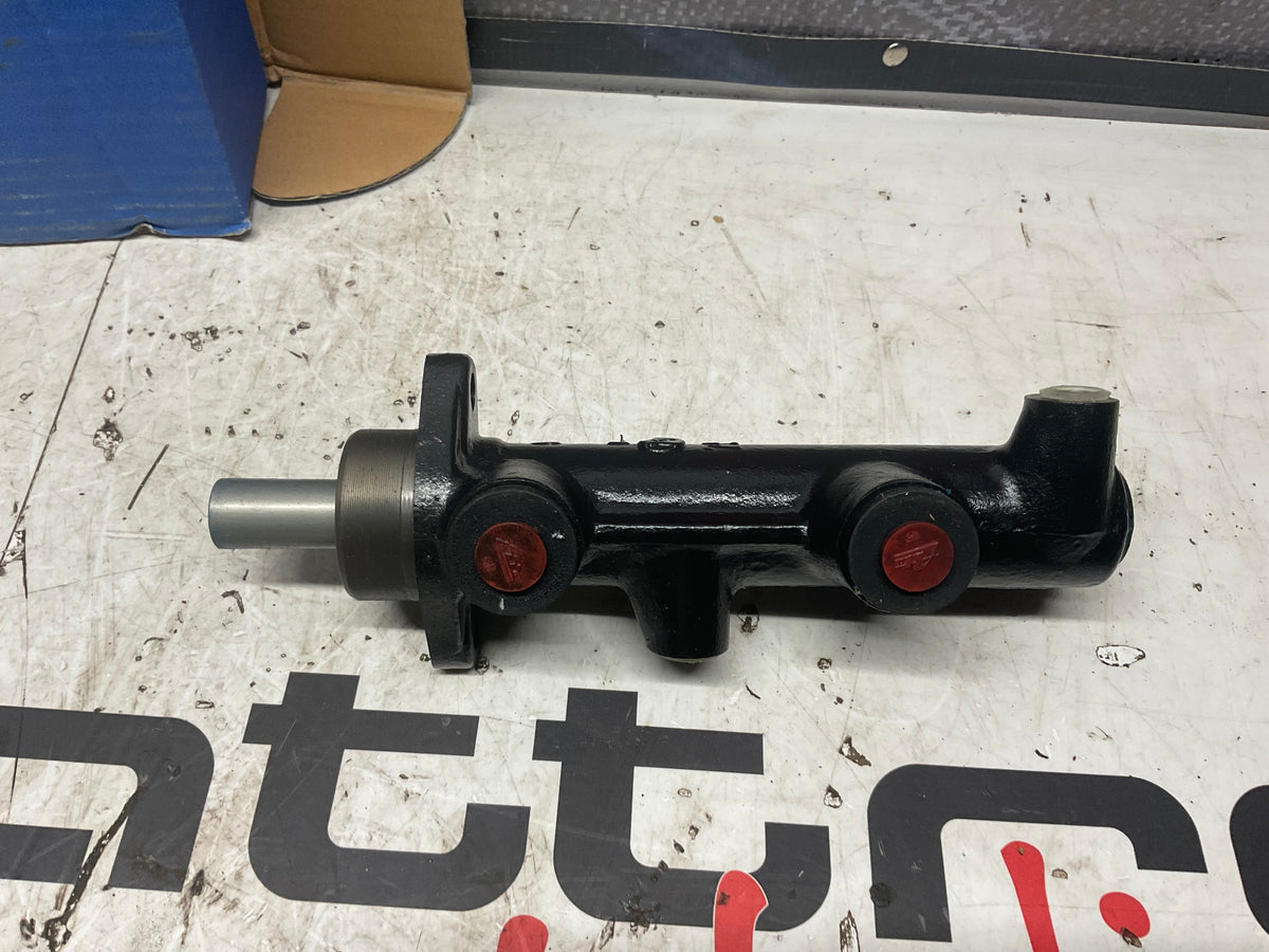 Brake Master Cylinder NOS 447611021  B2  URQ  C3  Ate