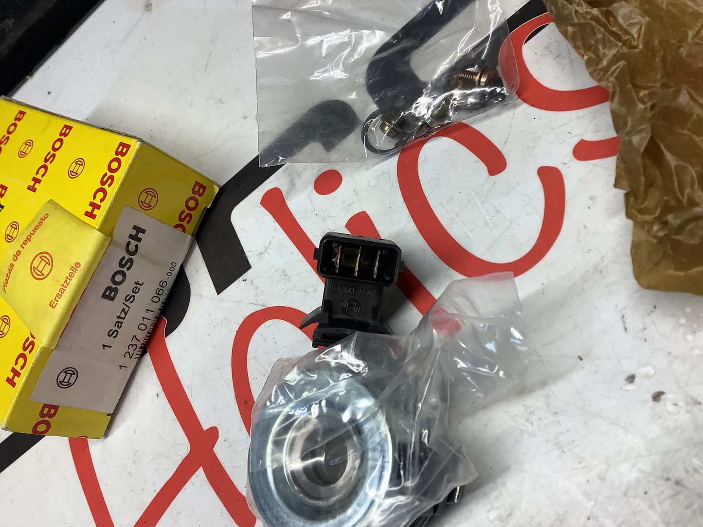 Distributor Hall Sender Kit 035905065A  Bosch NOS