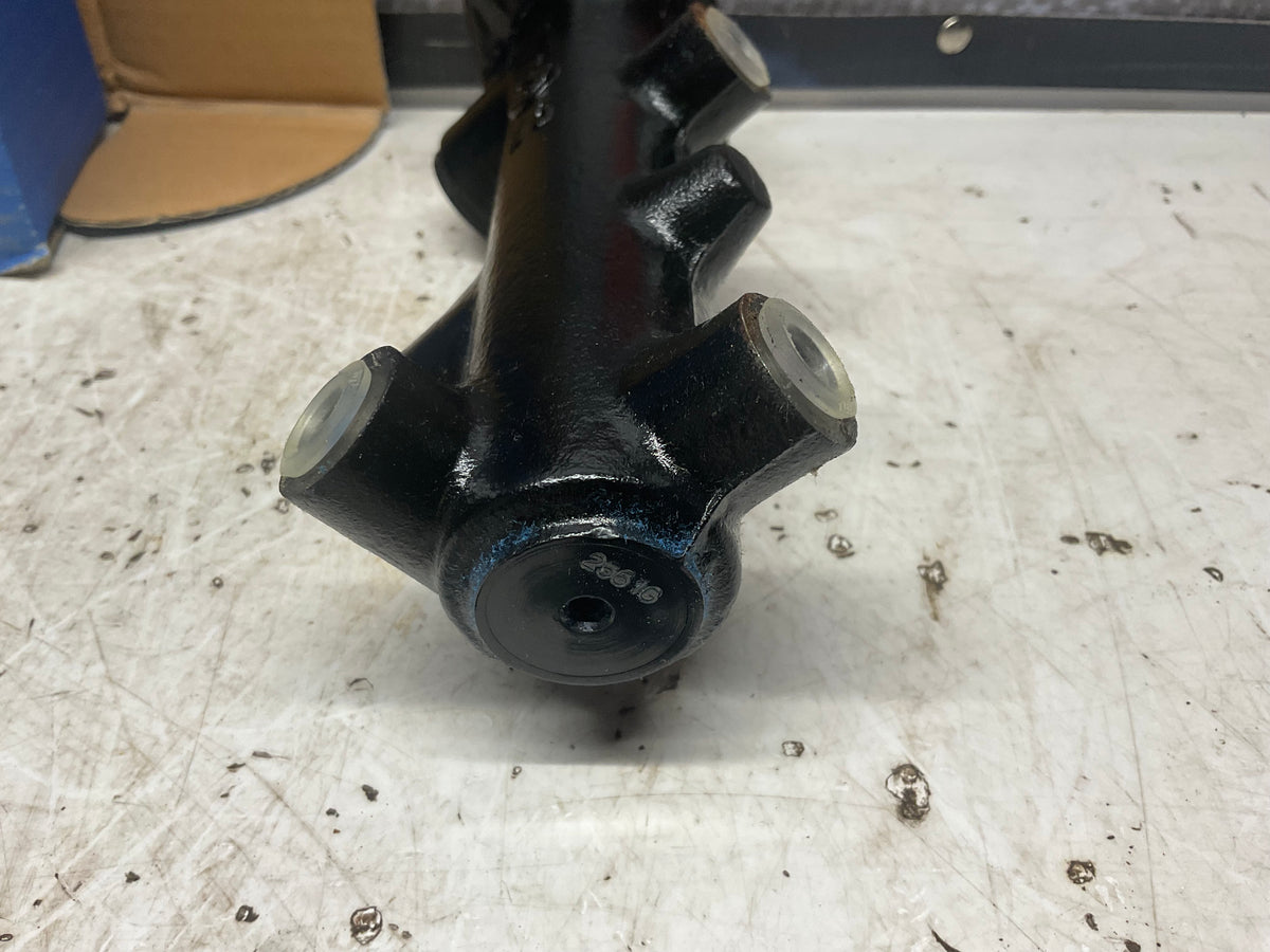 Brake Master Cylinder NOS 447611021  B2  URQ  C3  Ate