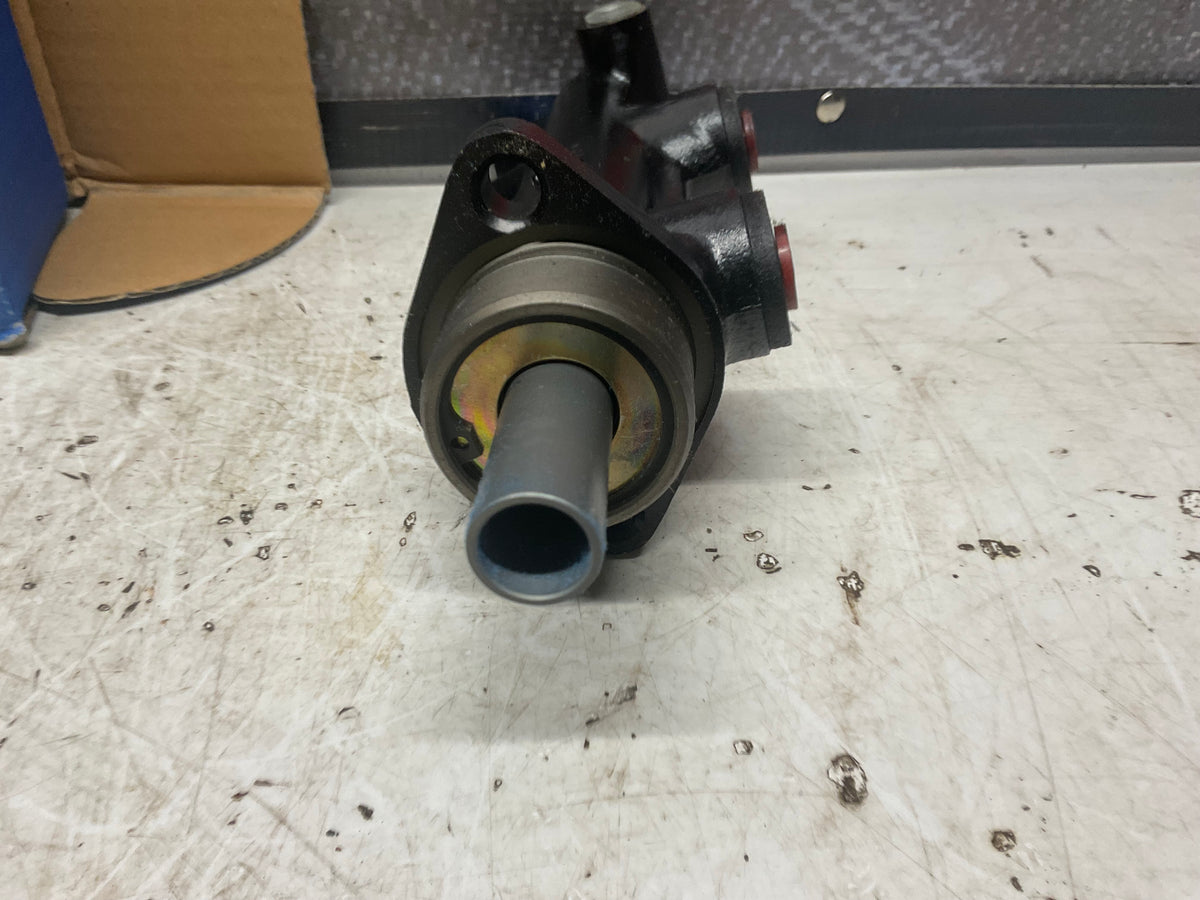 Brake Master Cylinder NOS 447611021  B2  URQ  C3  Ate