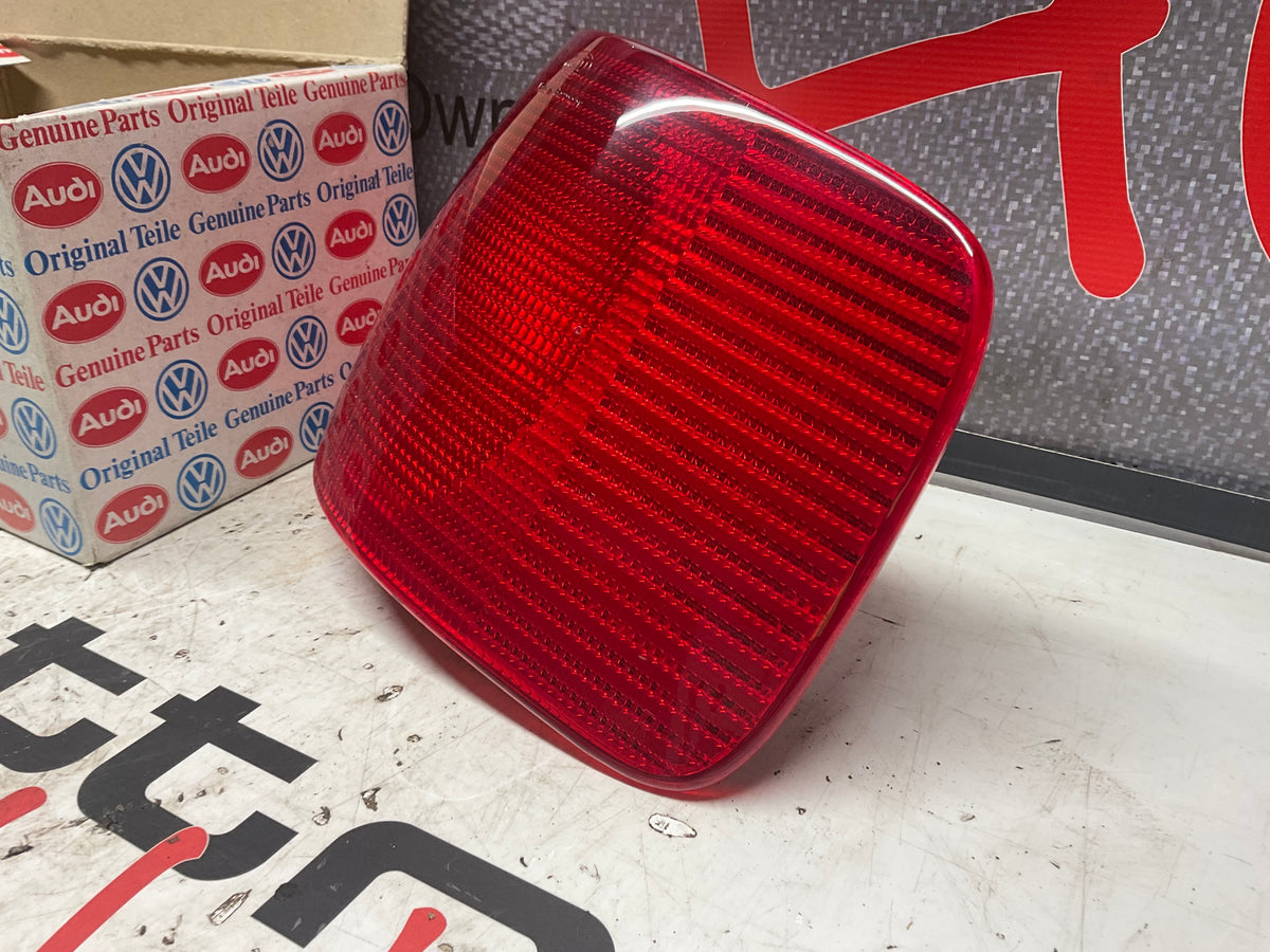 Passenger Taillight Right  NOS  4A5945218A  C4