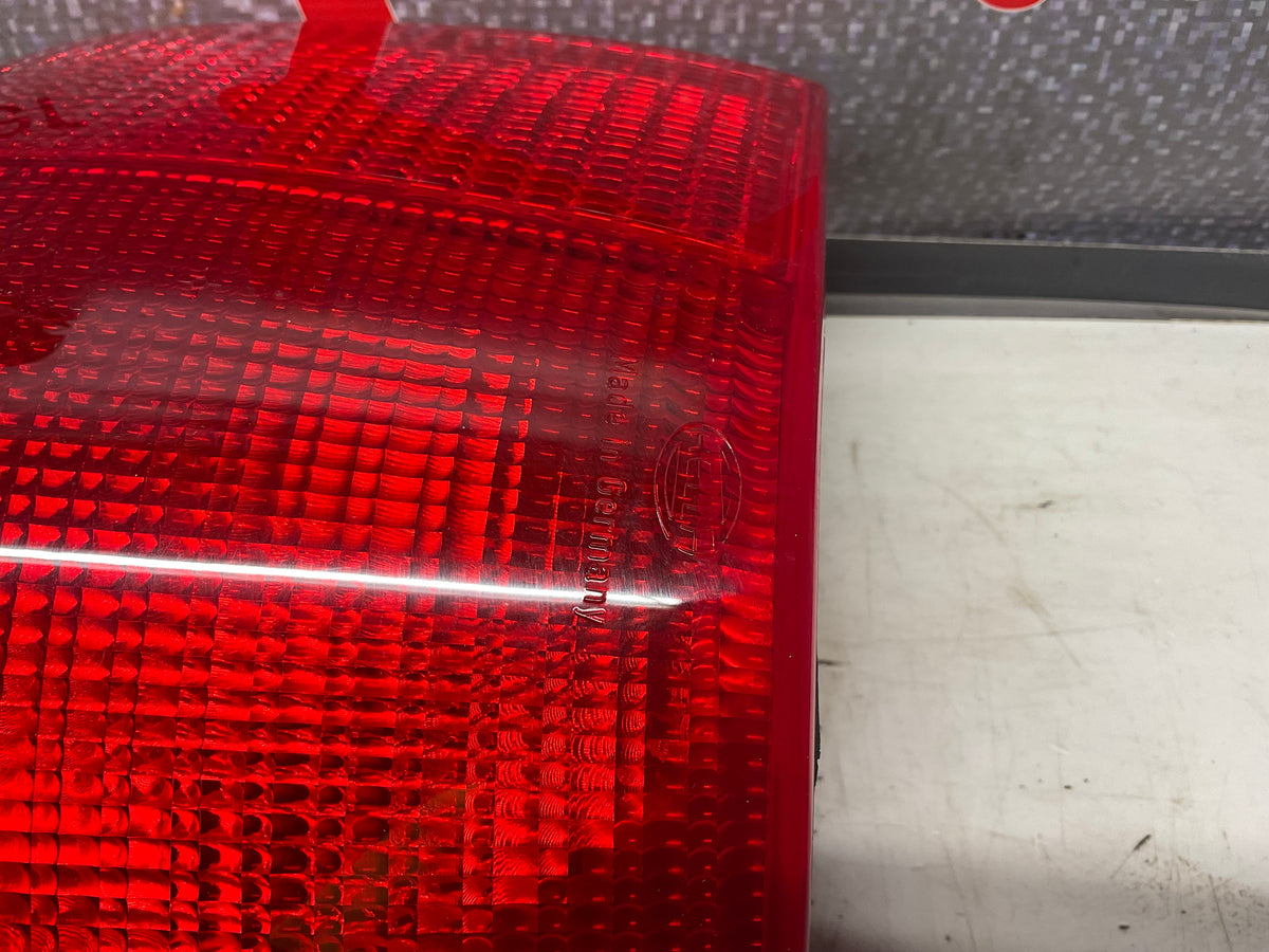 Passenger Taillight Right  NOS  4A5945096A  C4