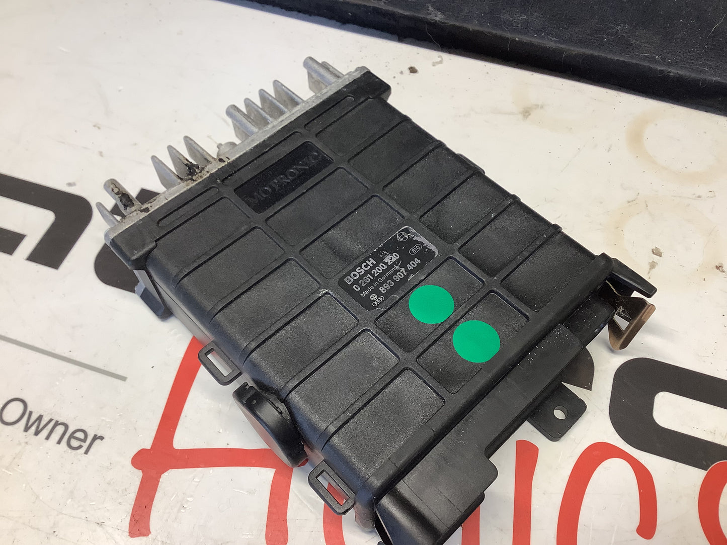 Engine Control Unit 893907404  Bosch B3