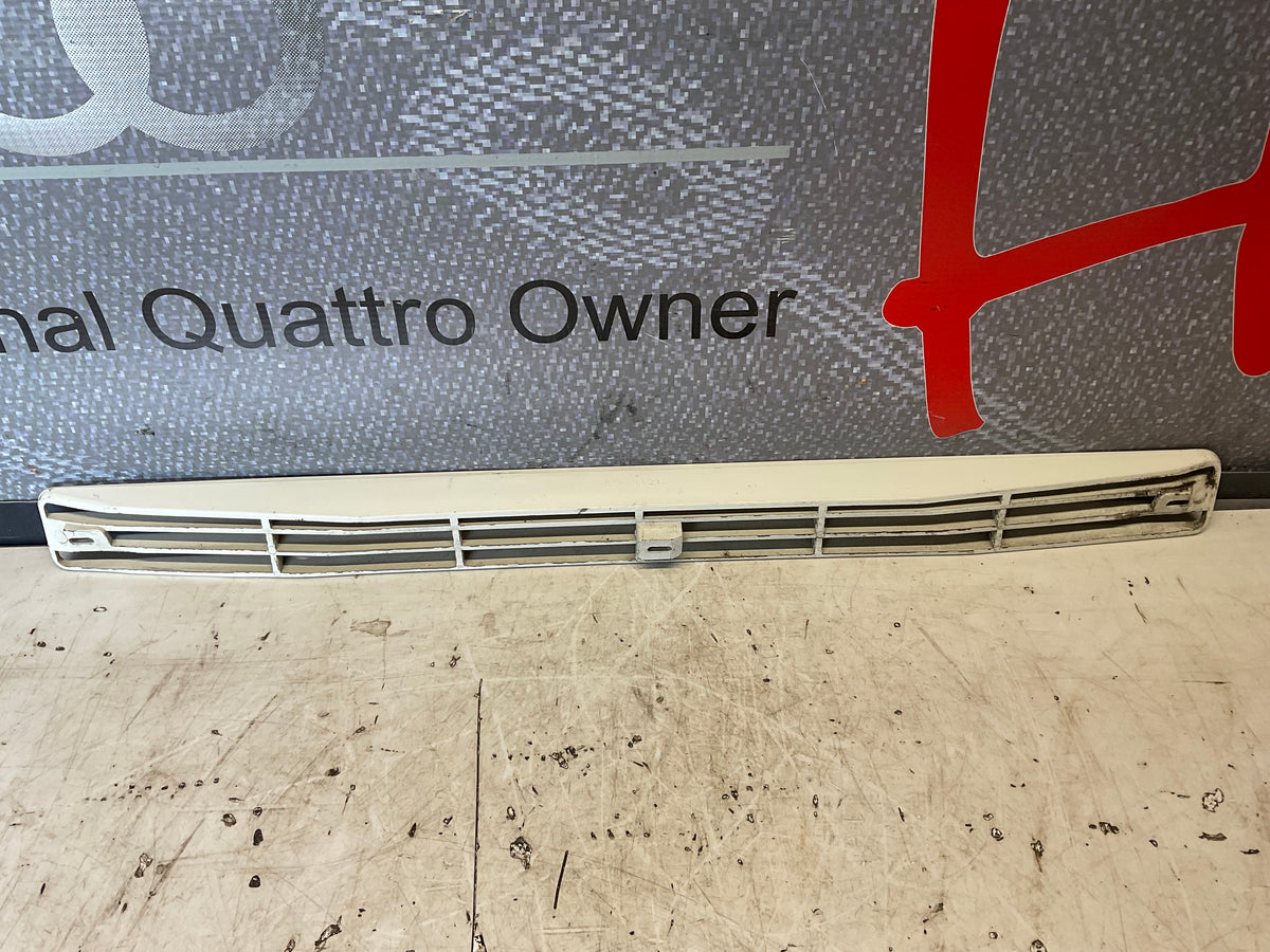 Driver Rear Quarter Vent Grill Left  855853216  B2  URQ