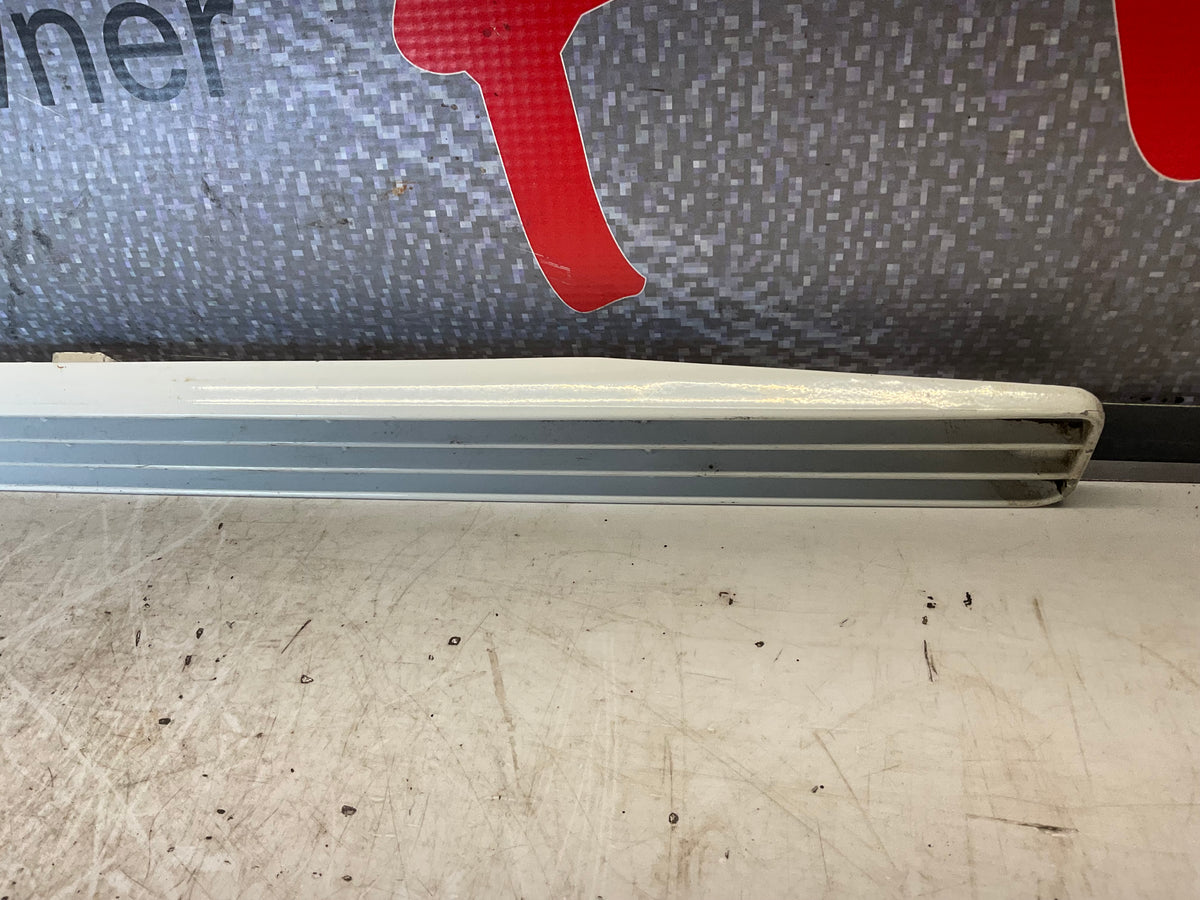 Driver Rear Quarter Vent Grill Left  855853216  B2  URQ