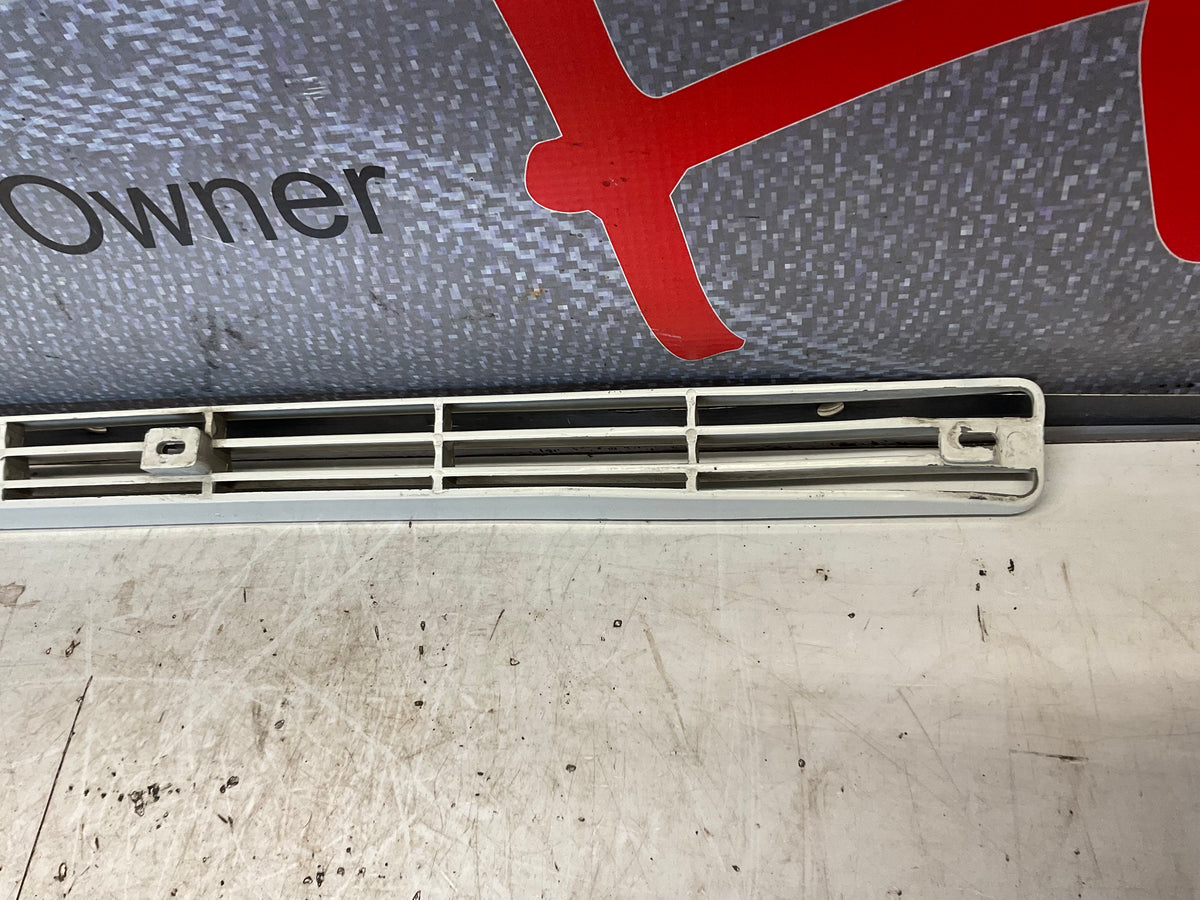 Passenger Rear Quarter Vent Grill Right  855853215  B2  URQ