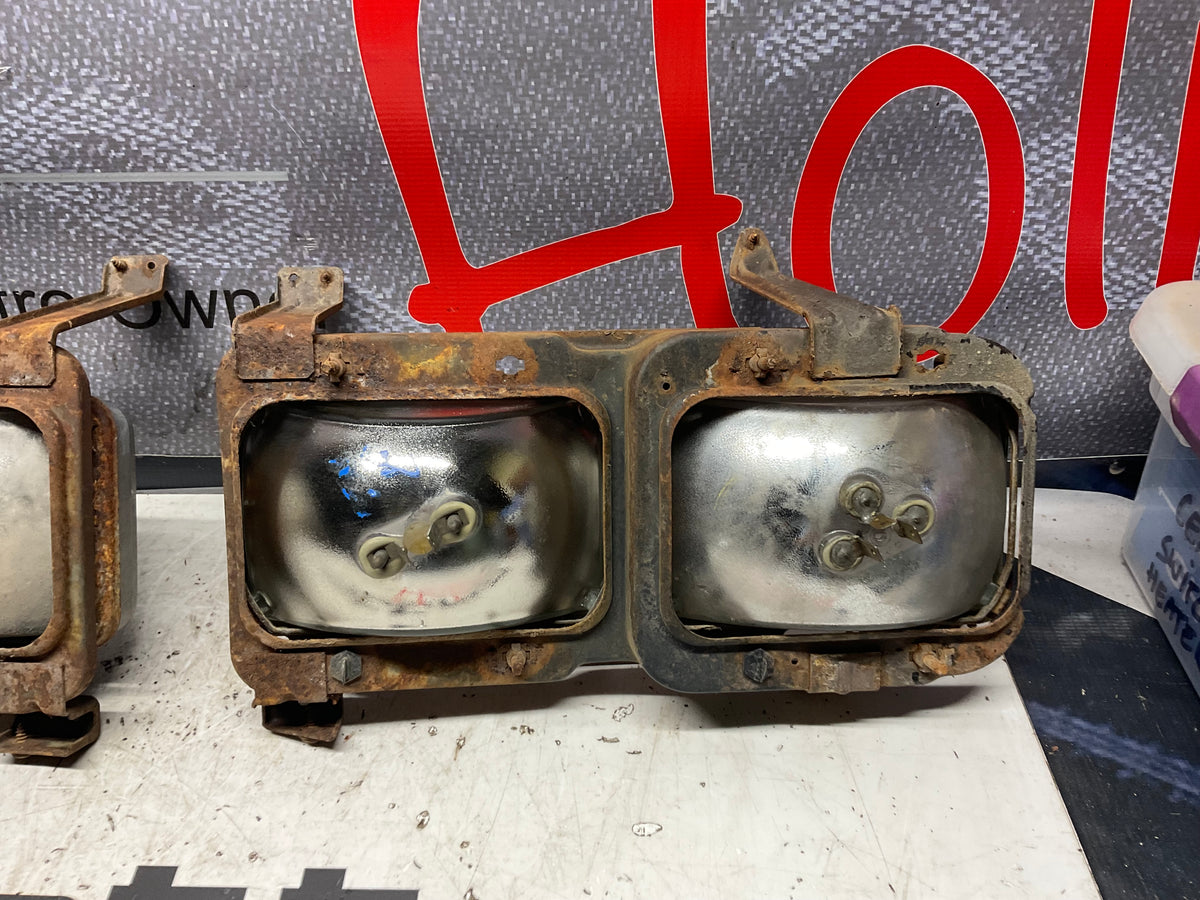 Early Quad Headlight Bracket Pair B2  4000 URQ Coupe