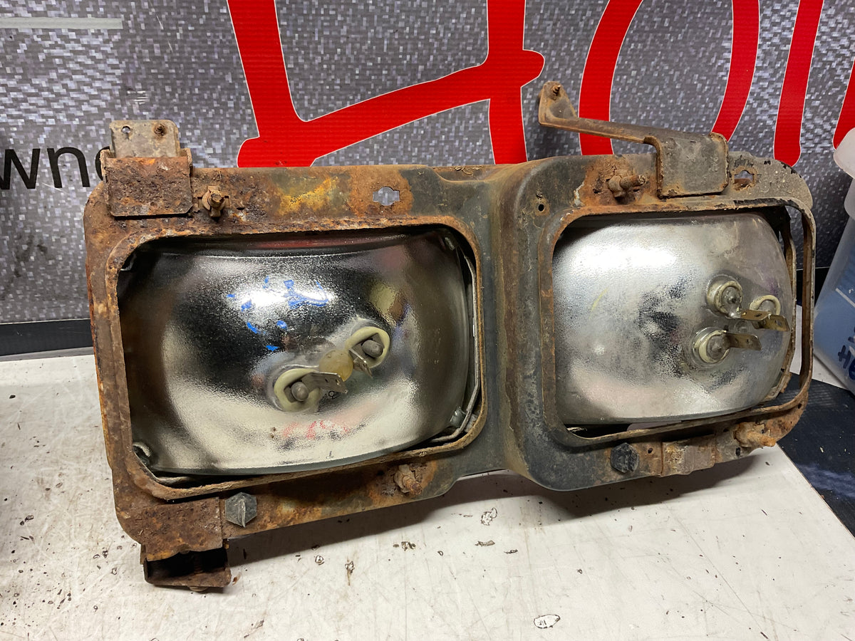 Early Quad Headlight Bracket Pair B2  4000 URQ Coupe