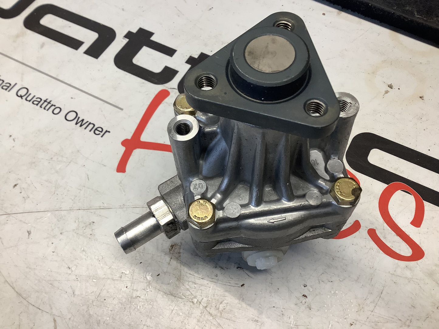 Power Steering Pump  8D0145156  NOS