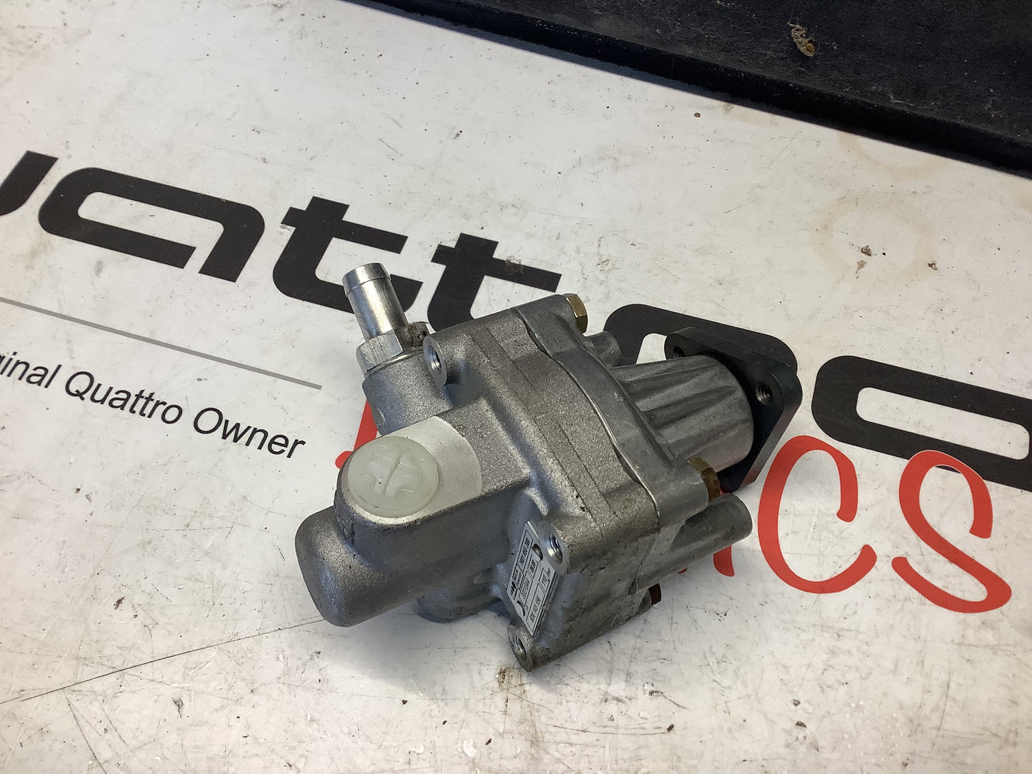 Power Steering Pump  8D0145156  NOS