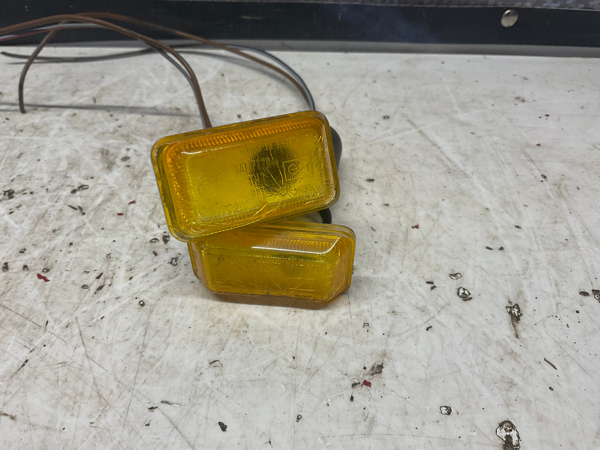 Front Side Marker Lens Pair  811953059 Hella  B2  SAE278
