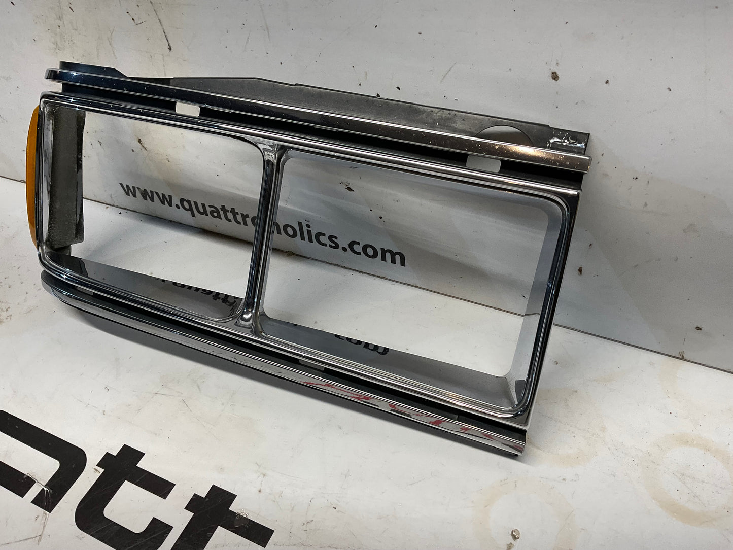 Passenger Headlight Bezel 813941626C B2 4000 UrQ