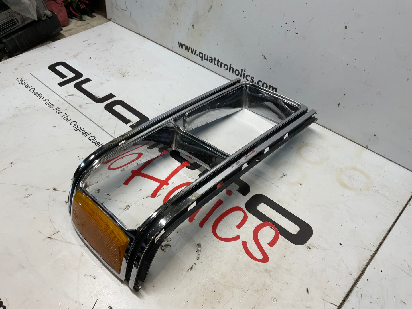 Passenger Headlight Bezel 813941626C B2 4000 UrQ