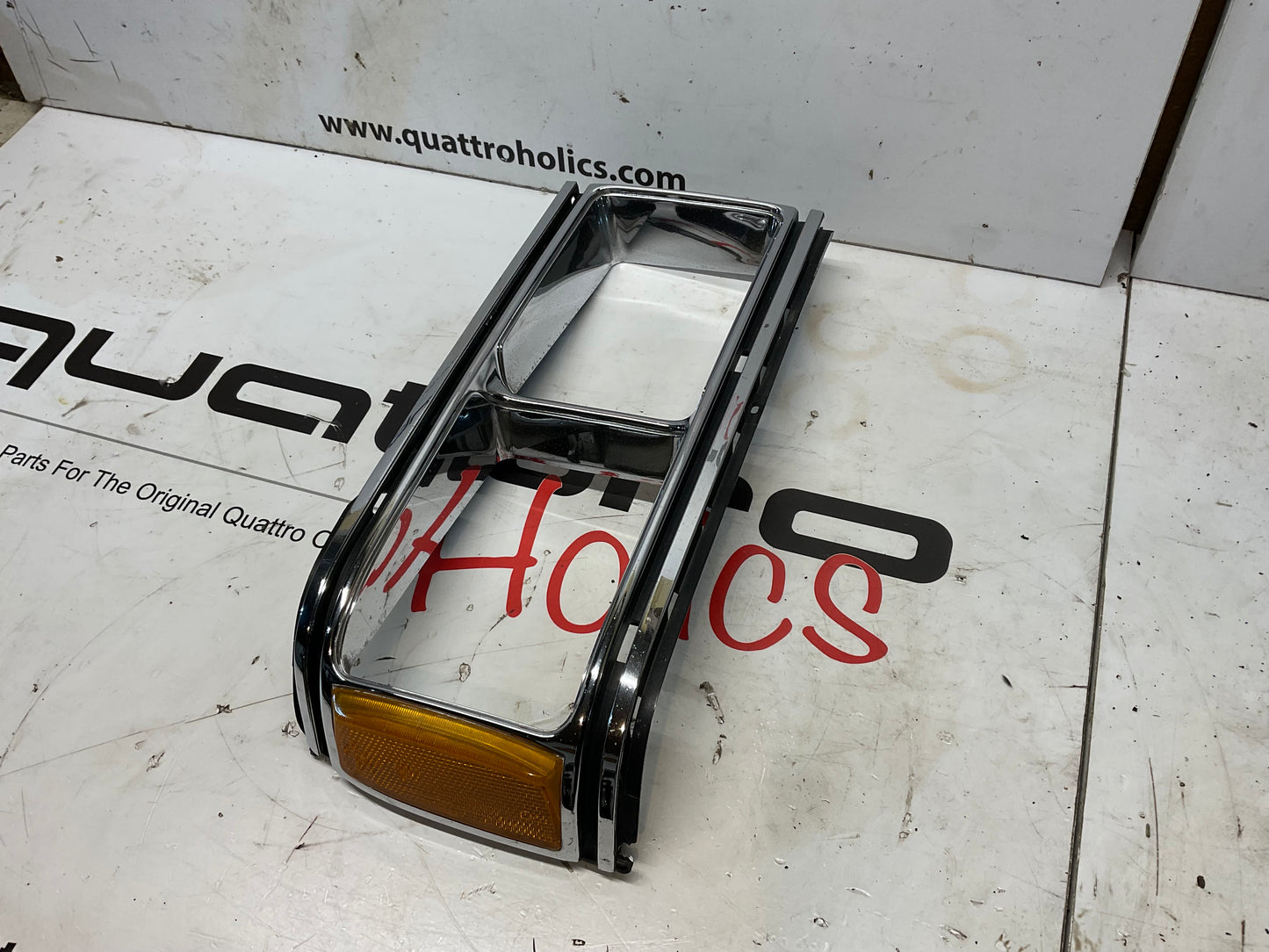 Passenger Headlight Bezel 813941626C B2 4000 UrQ