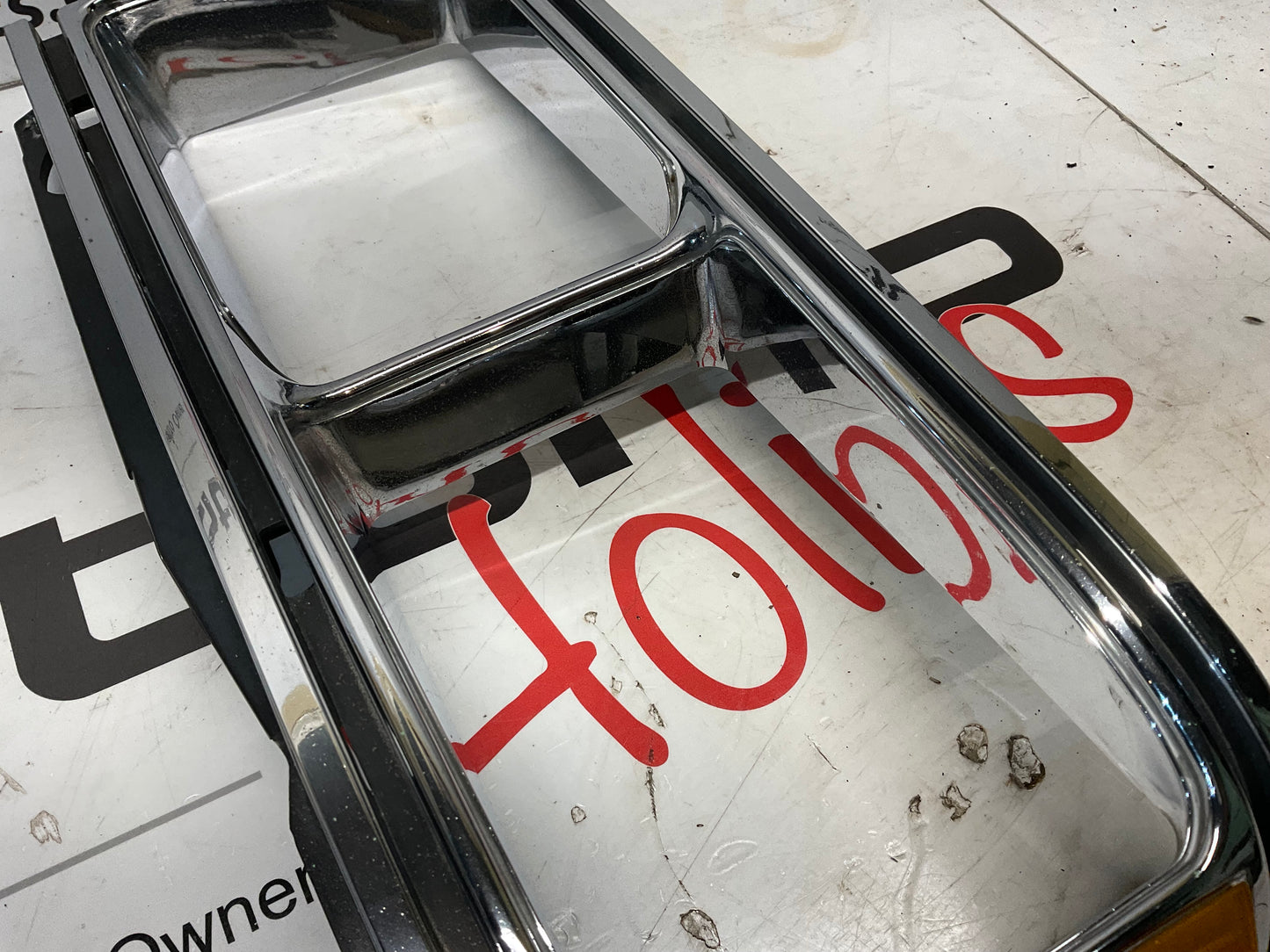Passenger Headlight Bezel 813941626C B2 4000 UrQ
