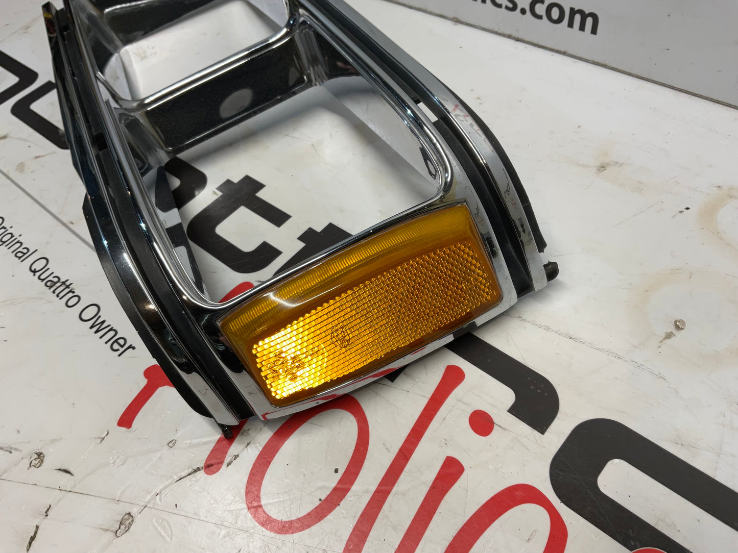 Passenger Headlight Bezel 813941626C B2 4000 UrQ