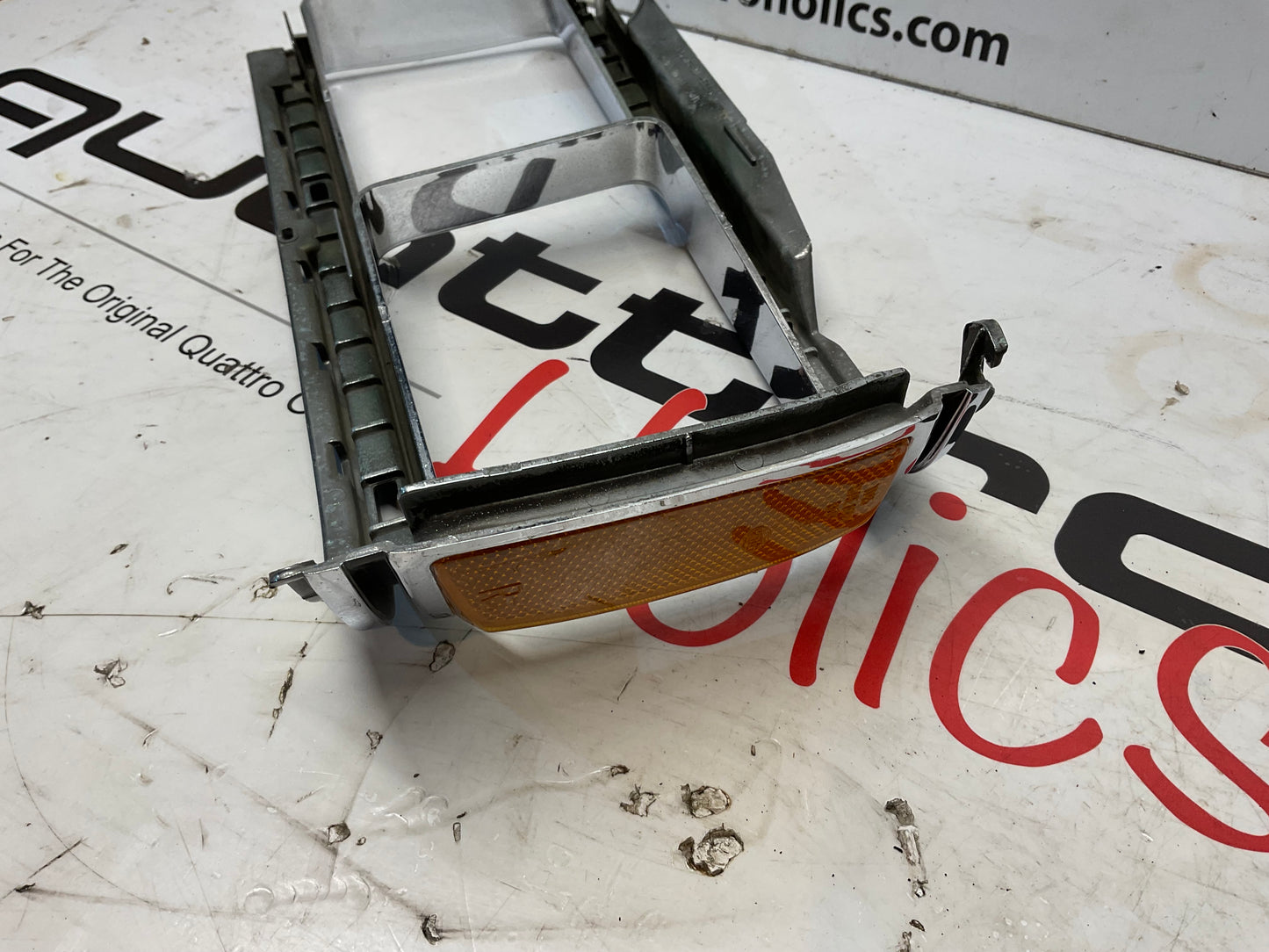Passenger Headlight Bezel 813941626C B2 4000 UrQ