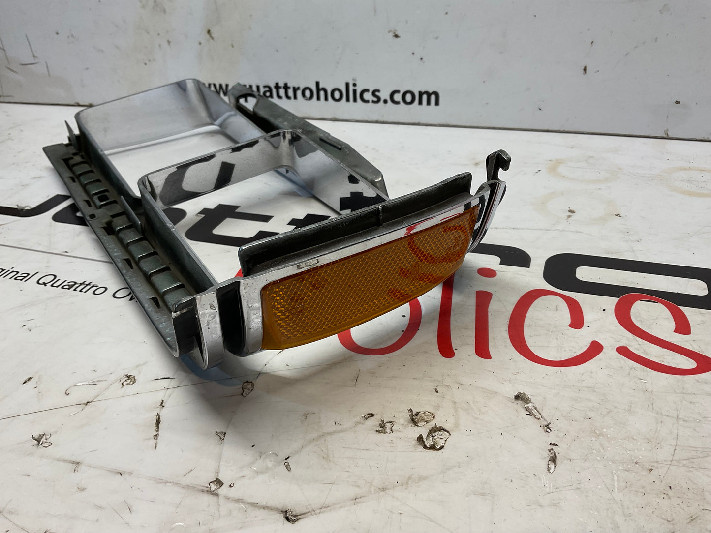 Passenger Headlight Bezel 813941626C B2 4000 UrQ