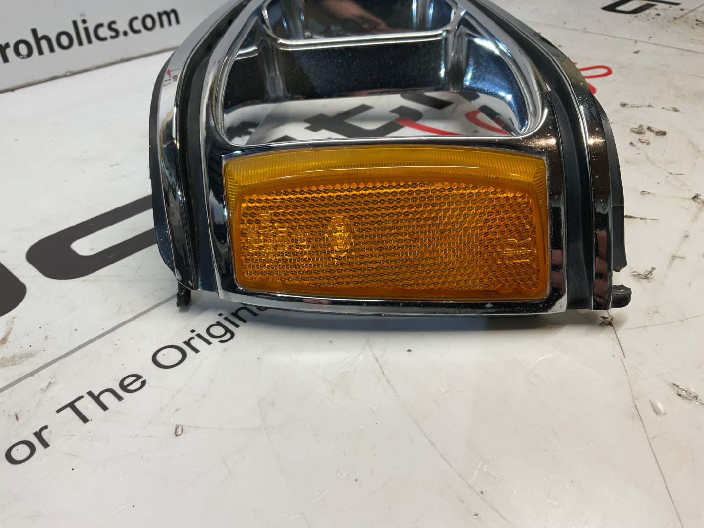 Passenger Headlight Bezel 813941626C B2 4000 UrQ