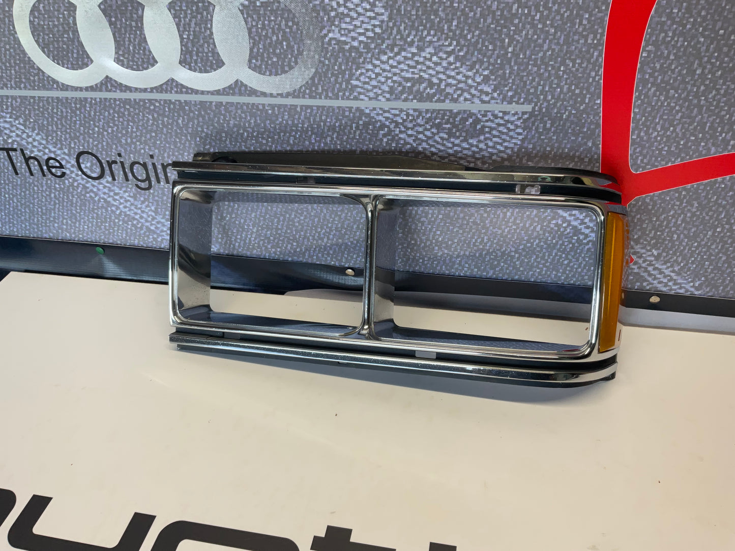 Driver Headlight Bezel 813941625C B2 URQ 4000  Chrome