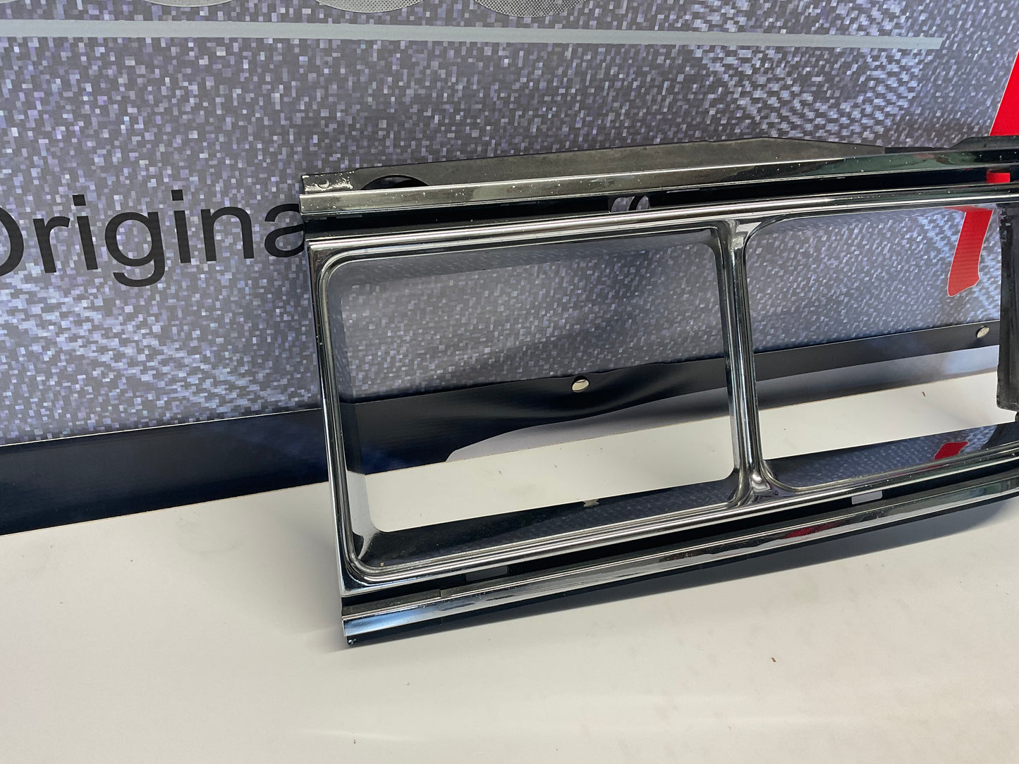 Driver Headlight Bezel 813941625C B2 URQ 4000  Chrome