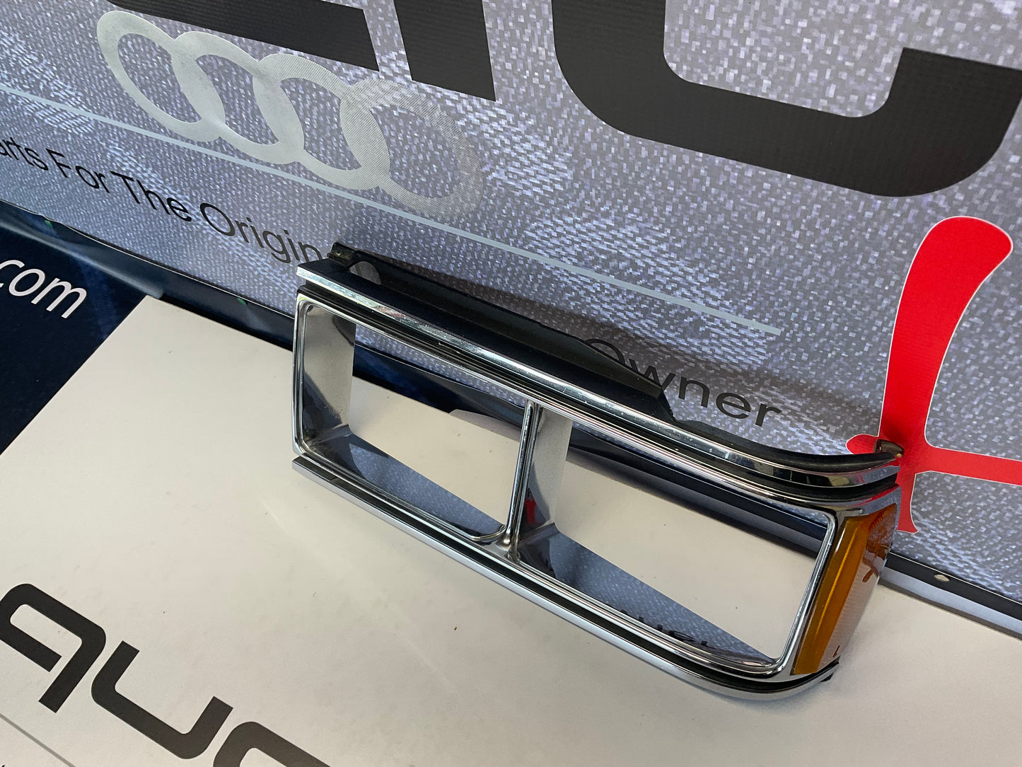 Driver Headlight Bezel 813941625C B2 URQ 4000  Chrome