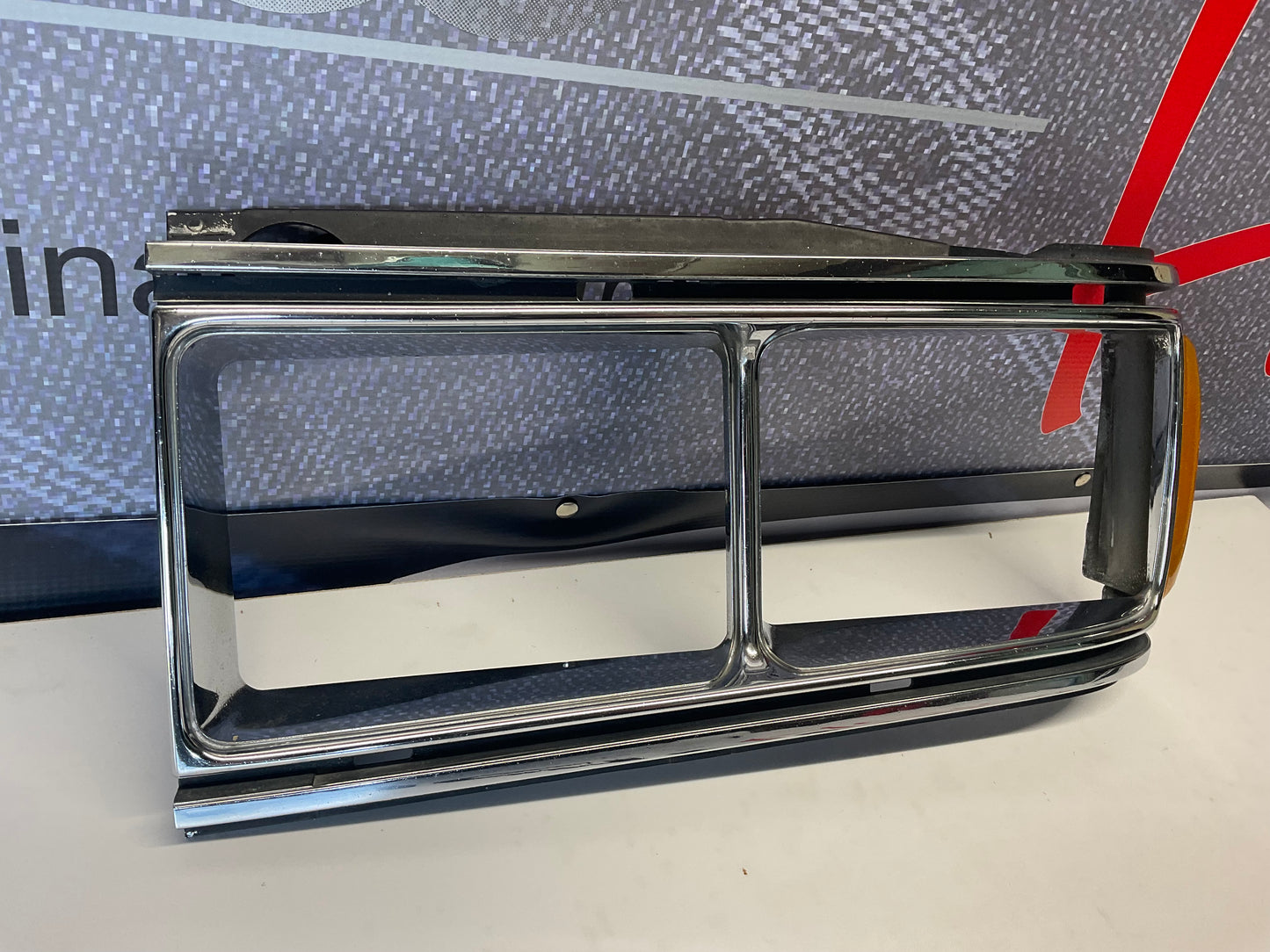 Driver Headlight Bezel 813941625C B2 URQ 4000  Chrome