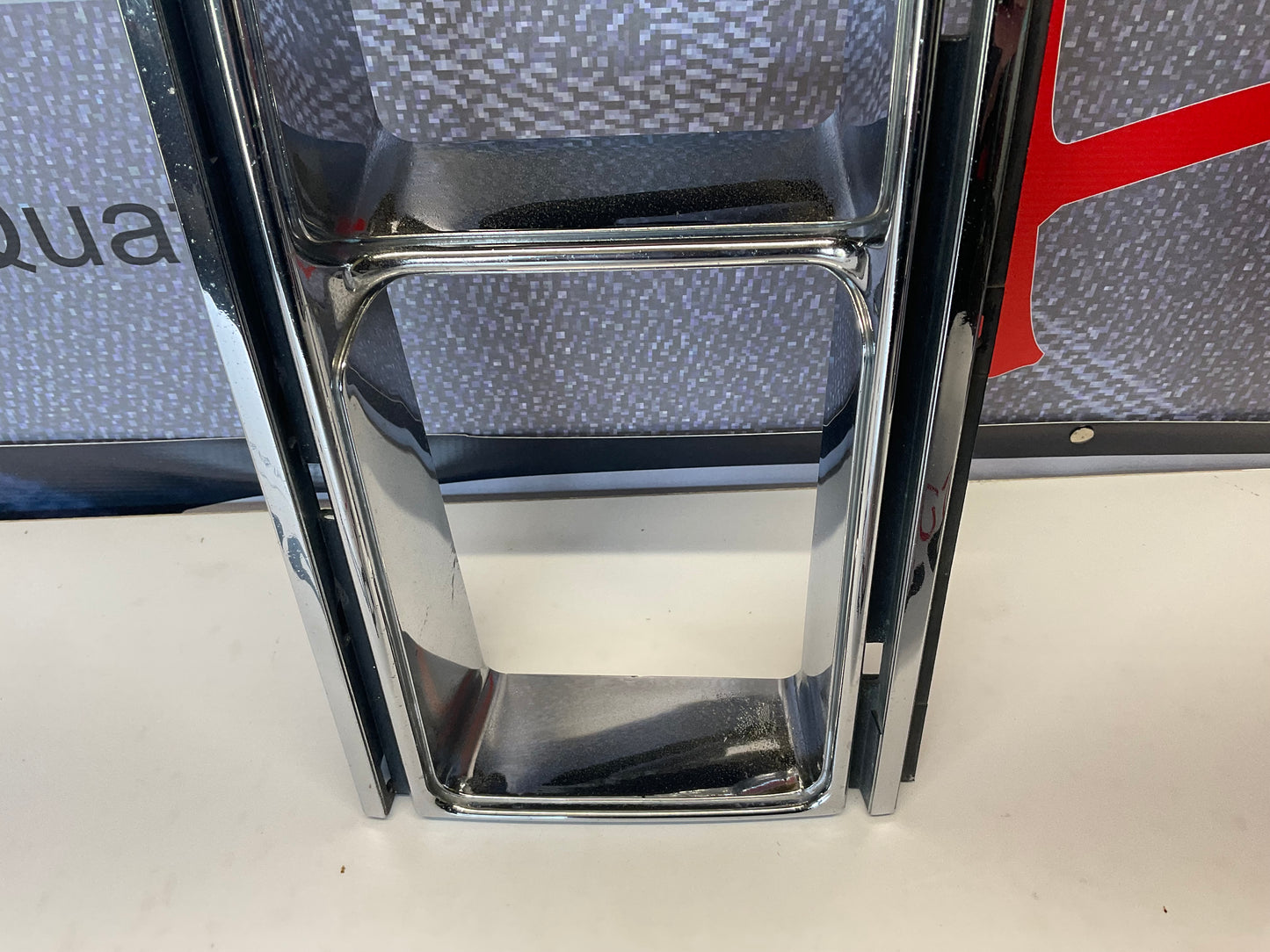 Driver Headlight Bezel 813941625C B2 URQ 4000  Chrome