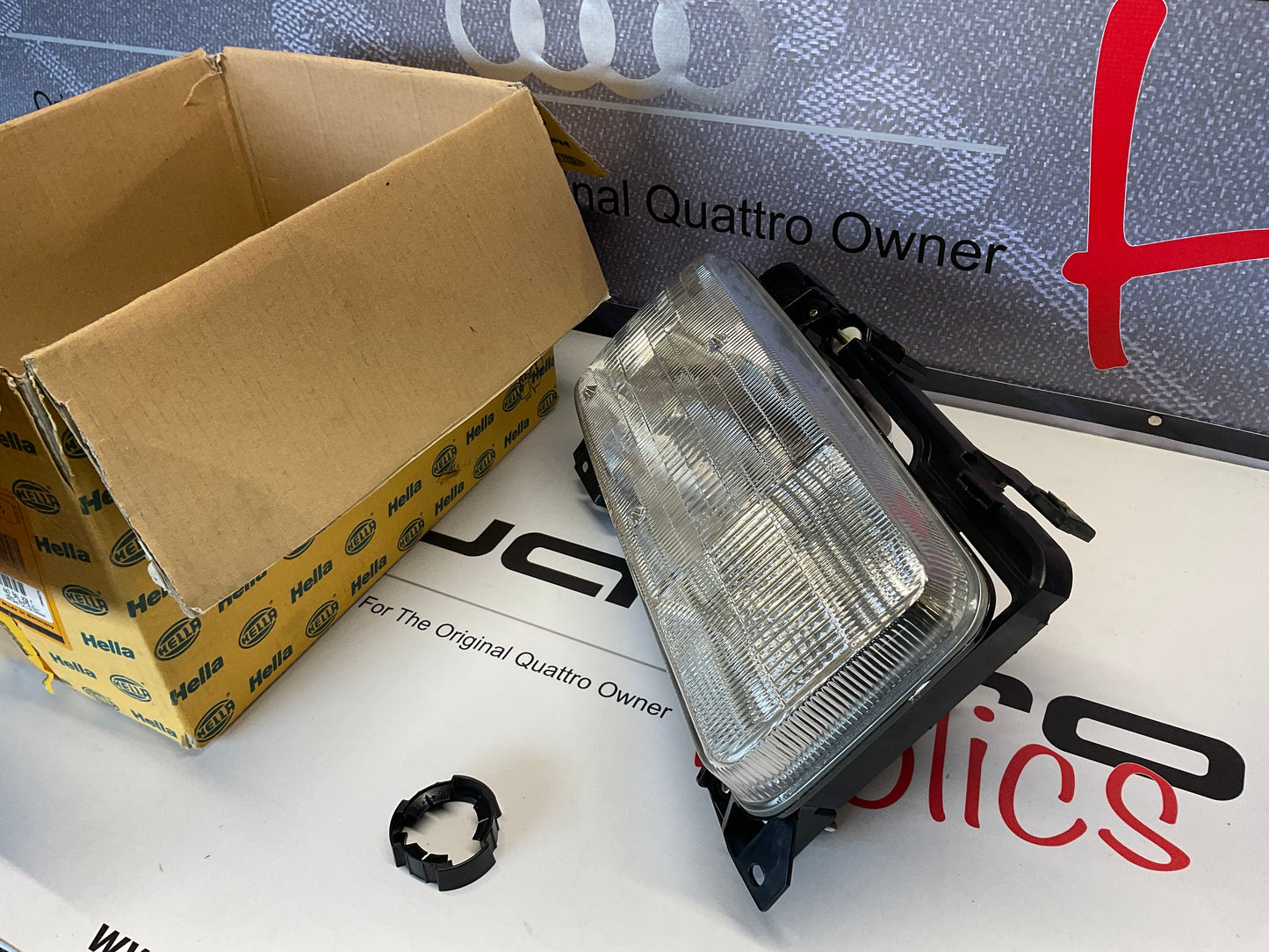Passenger Headlight 447941030C  NOS  200 20V