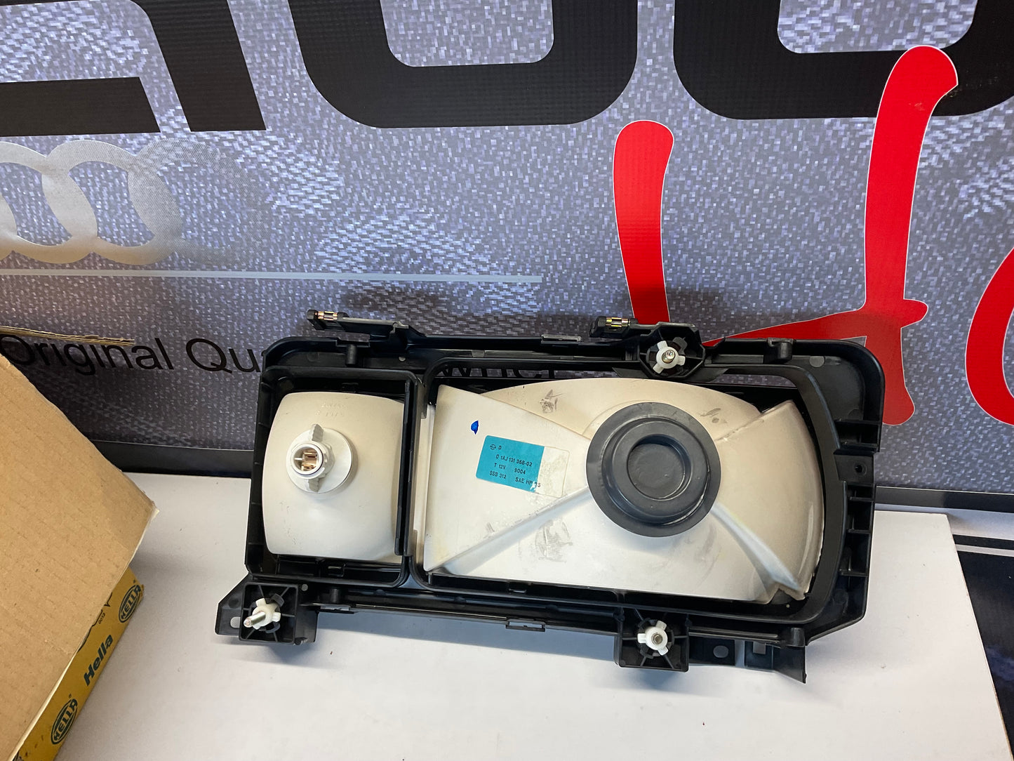 Passenger Headlight 447941030C  NOS  200 20V