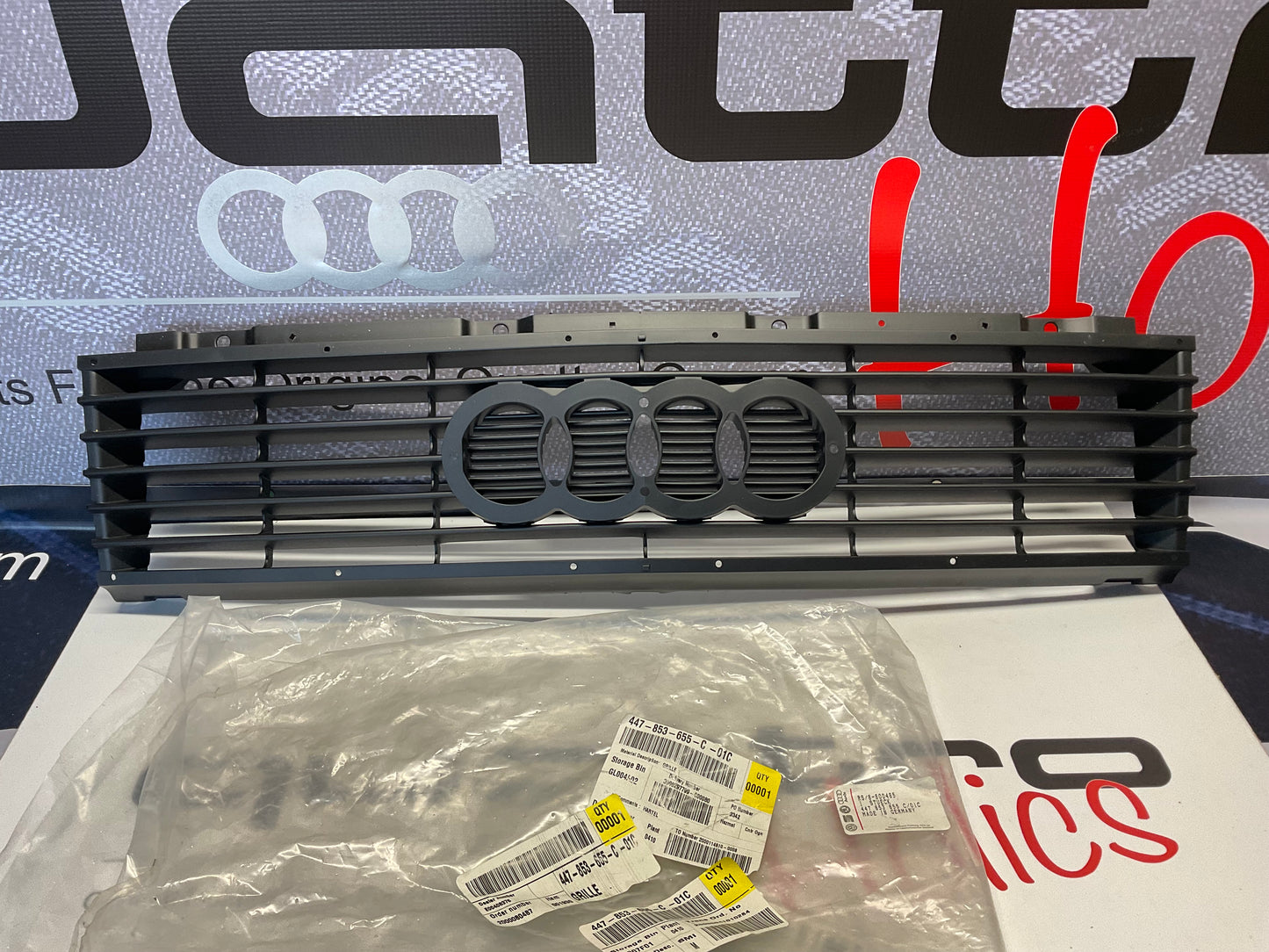 Front Grille 447853655C 01C  NOS