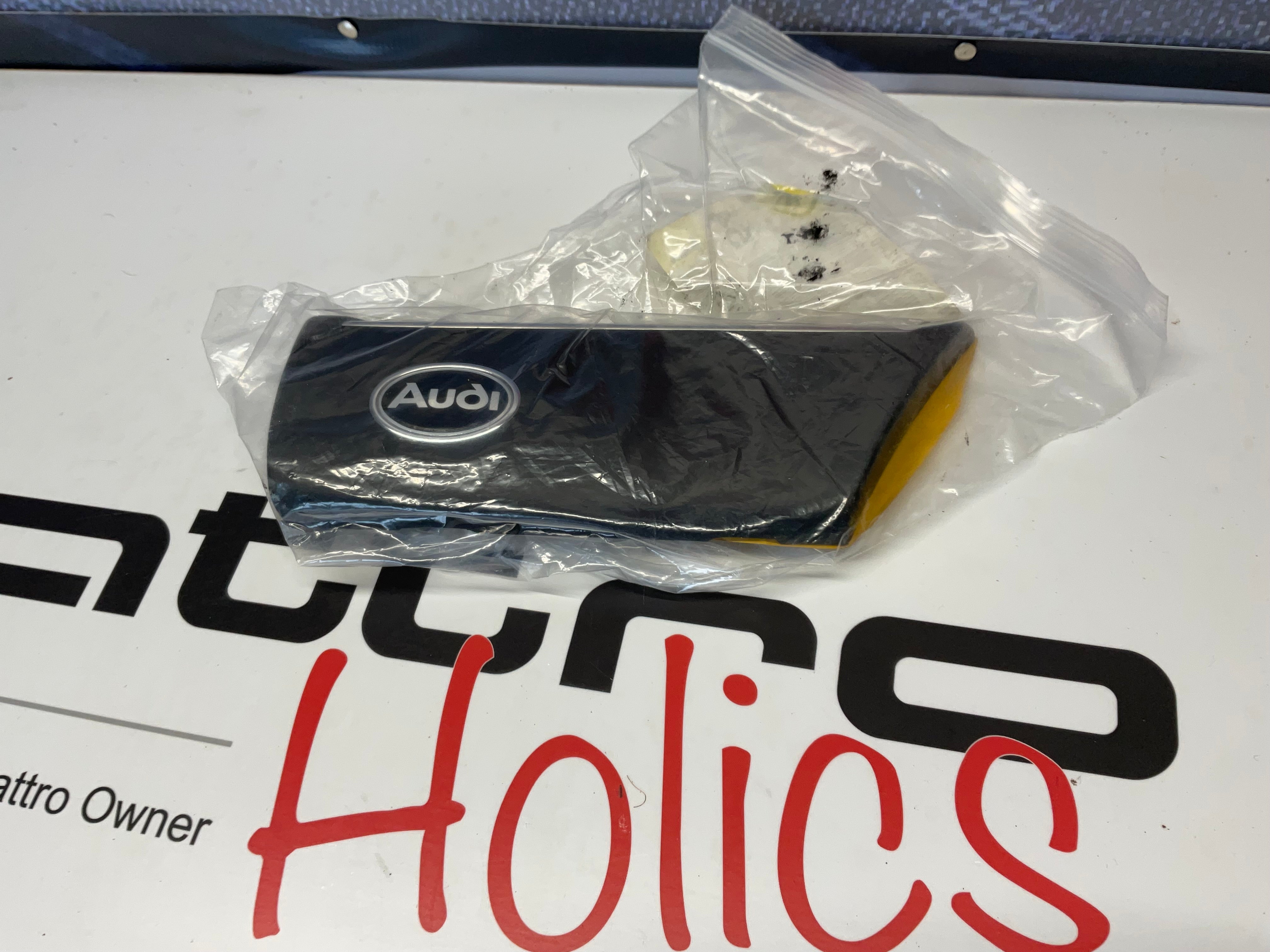 Passenger Fender Molding 447853972 D/01C C3 NOS – Quattroholics