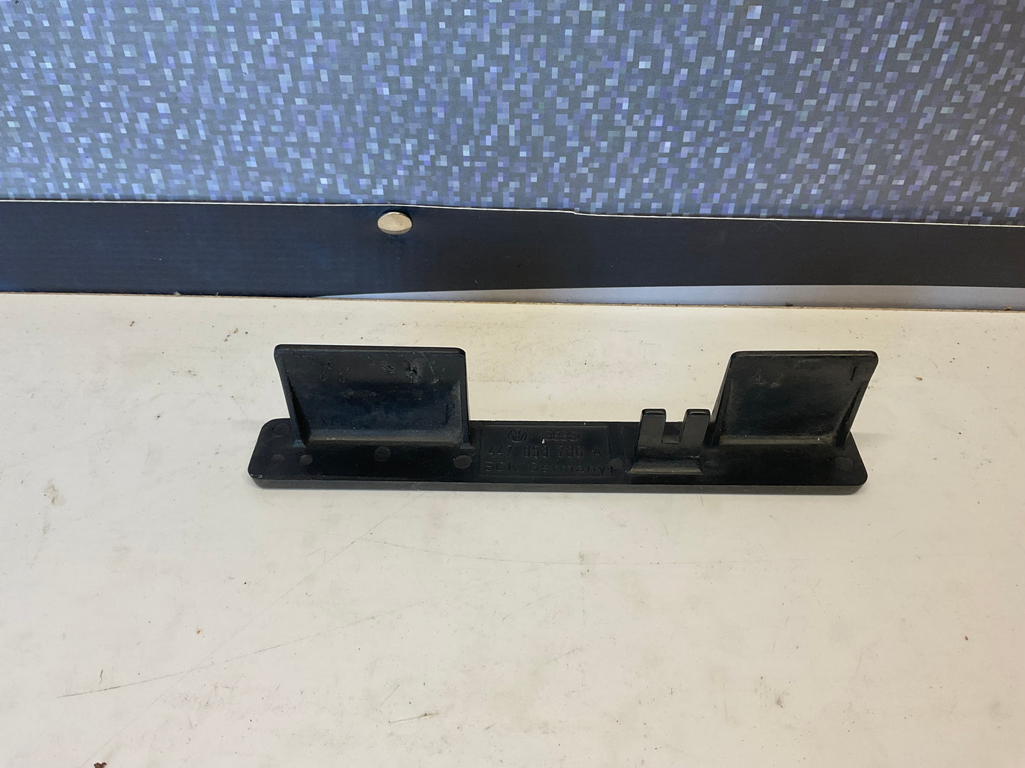 Quattro Grill Emblem Badge 447853736A