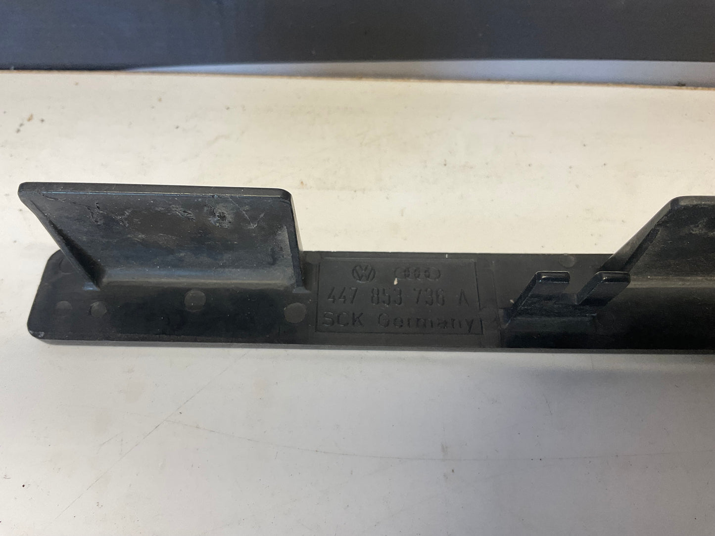 Quattro Grill Emblem Badge 447853736A