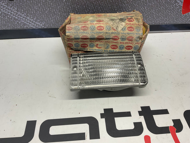 Passenger Front Turn Signal Right  813953050 NOS B2