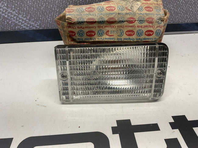 Passenger Front Turn Signal Right  813953050 NOS B2