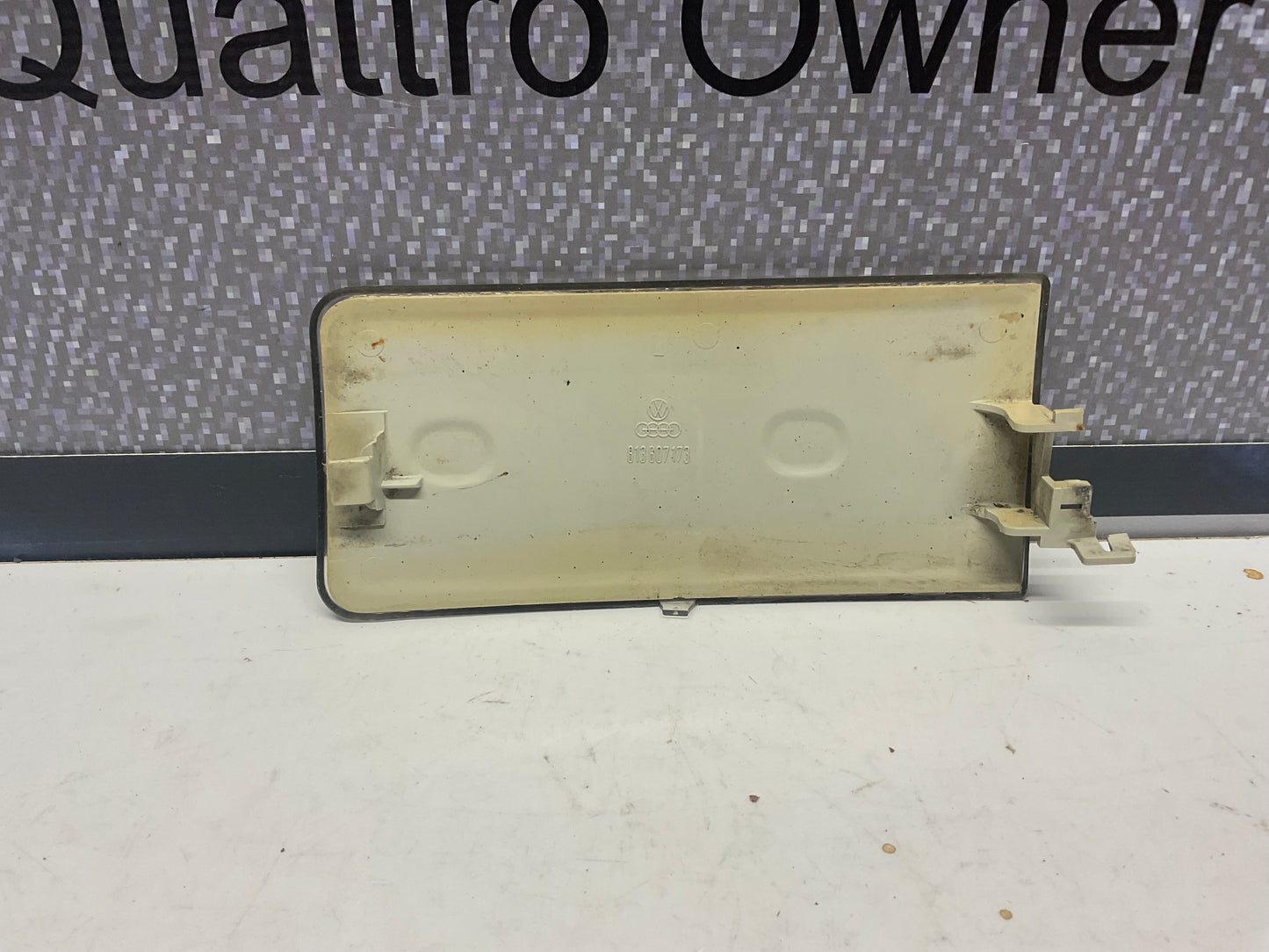 Driver Side Reflector Left 813807173 B2  Hella