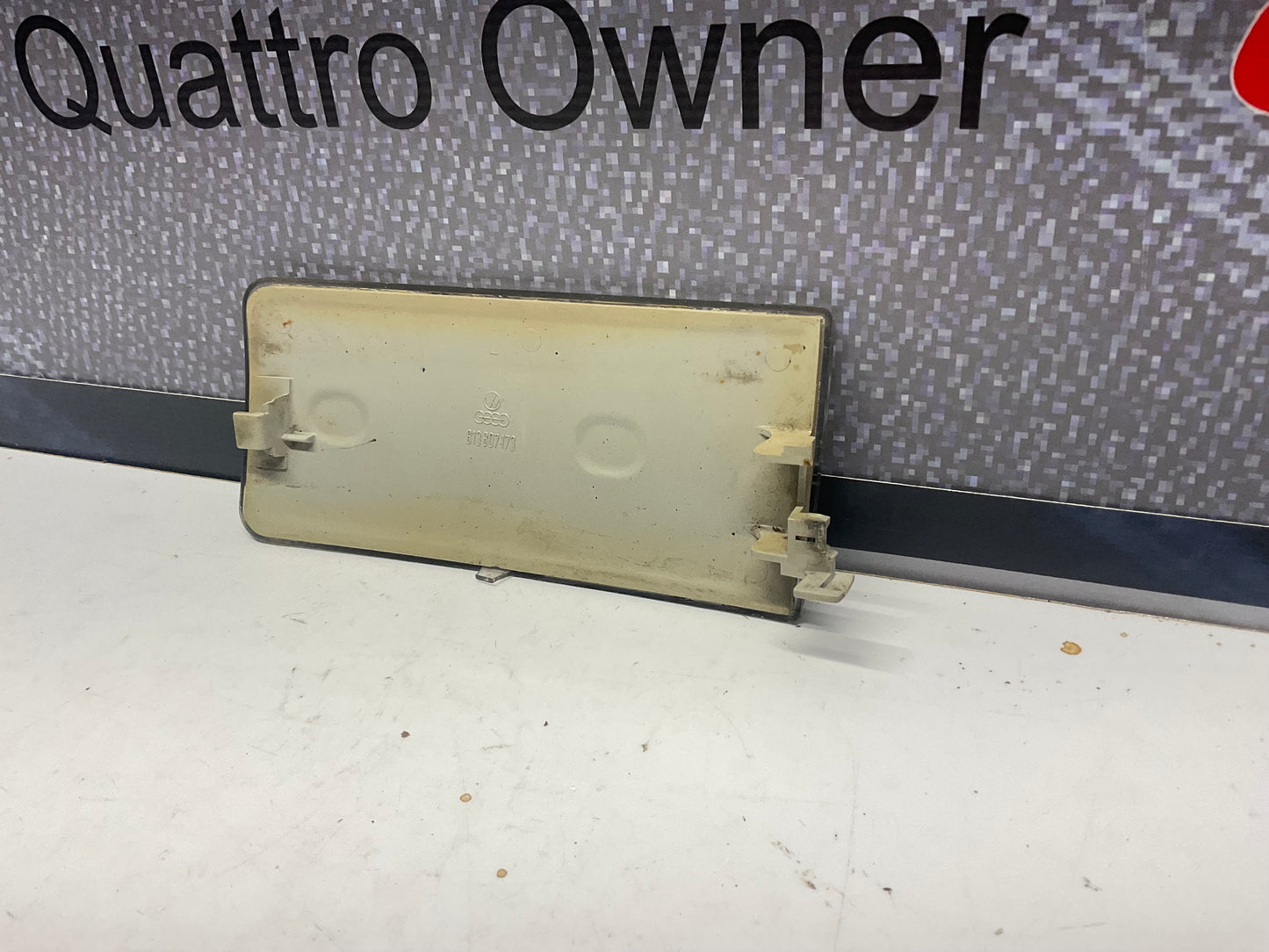 Driver Side Reflector Left 813807173 B2  Hella