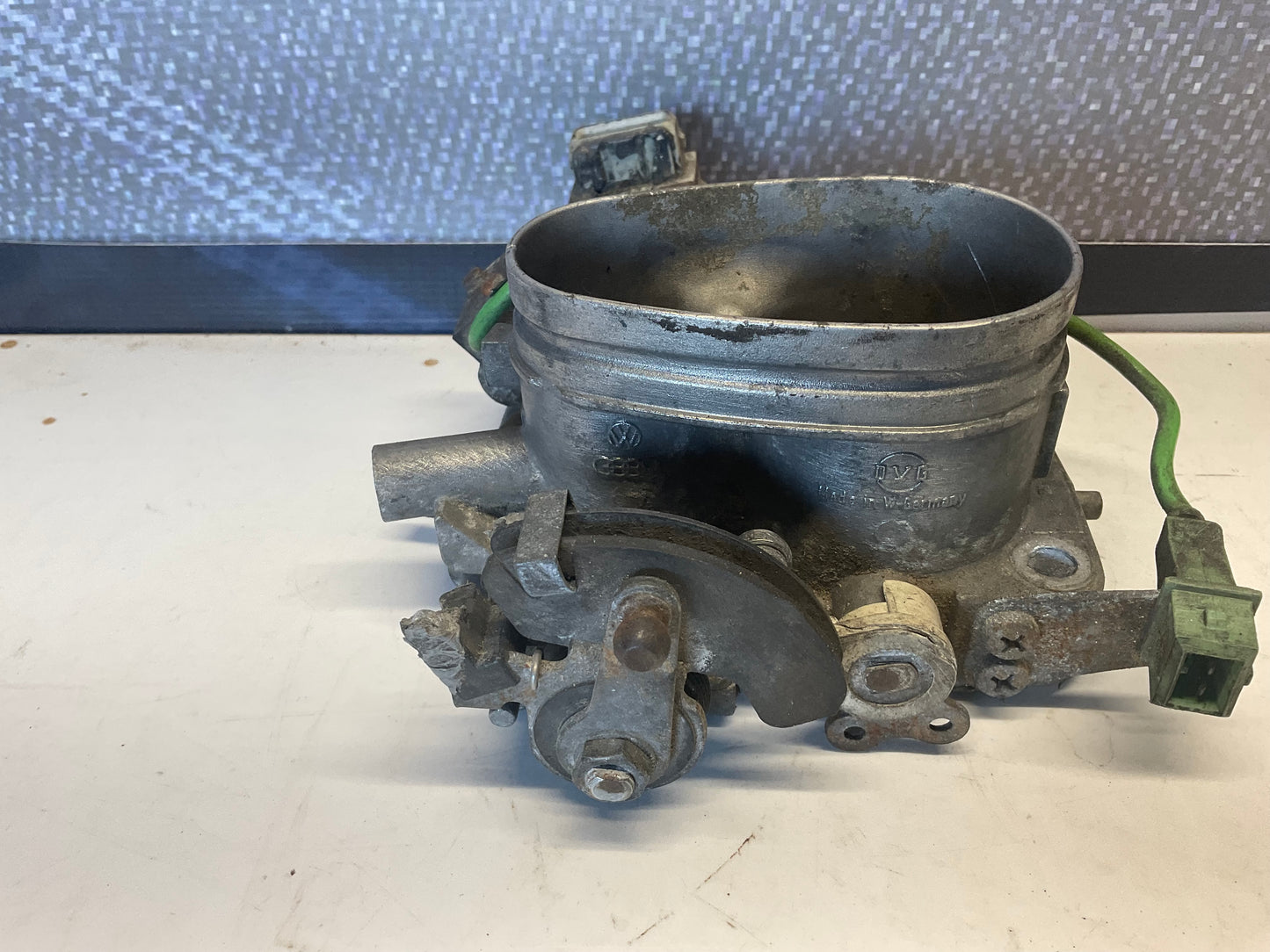 Throttle Body 051733154A  B3  7A