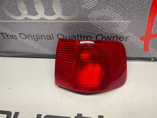 Passenger Taillight Right 4A5945096A  C4