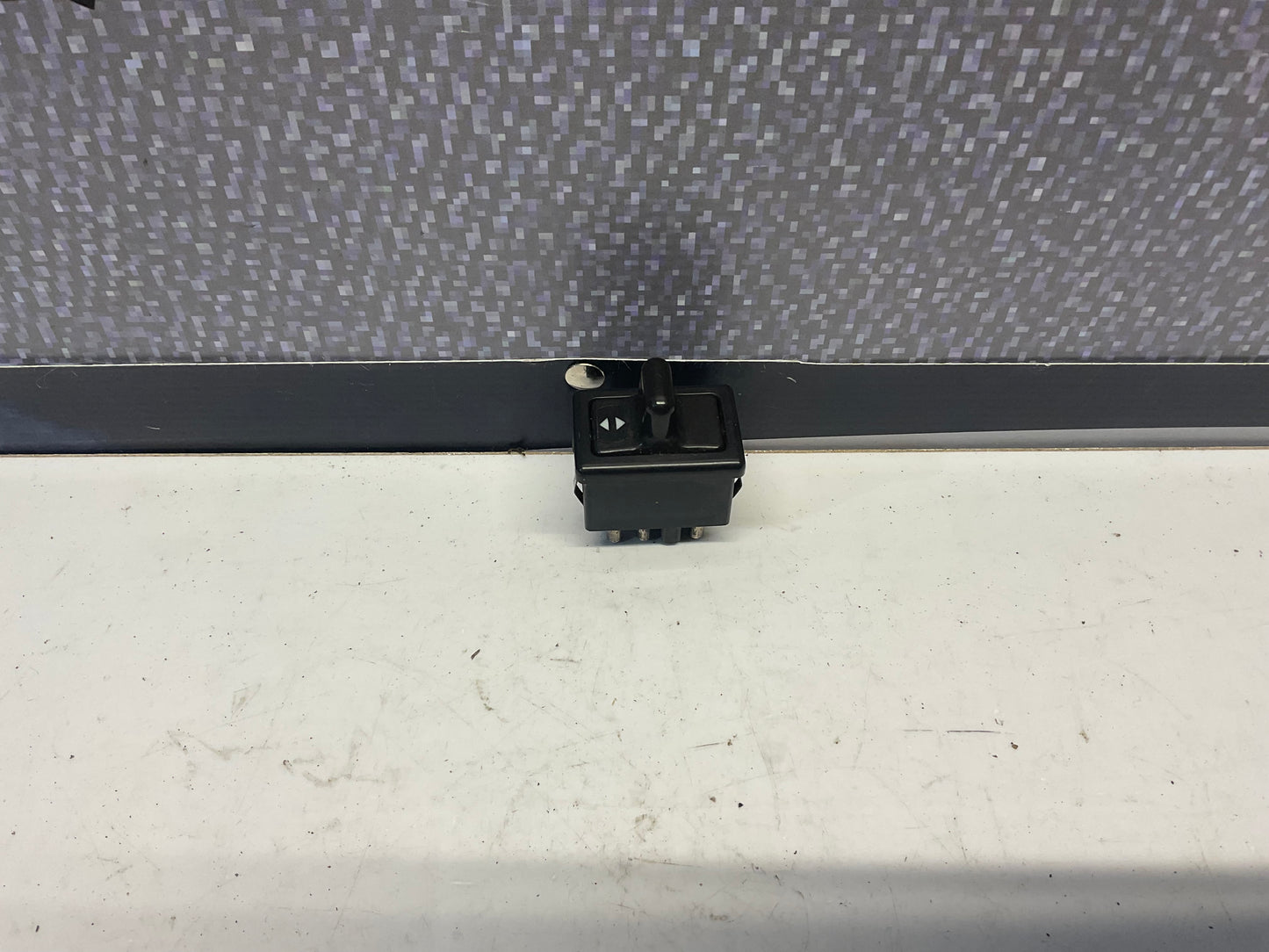 Power Window Switch Front 443959855  C3