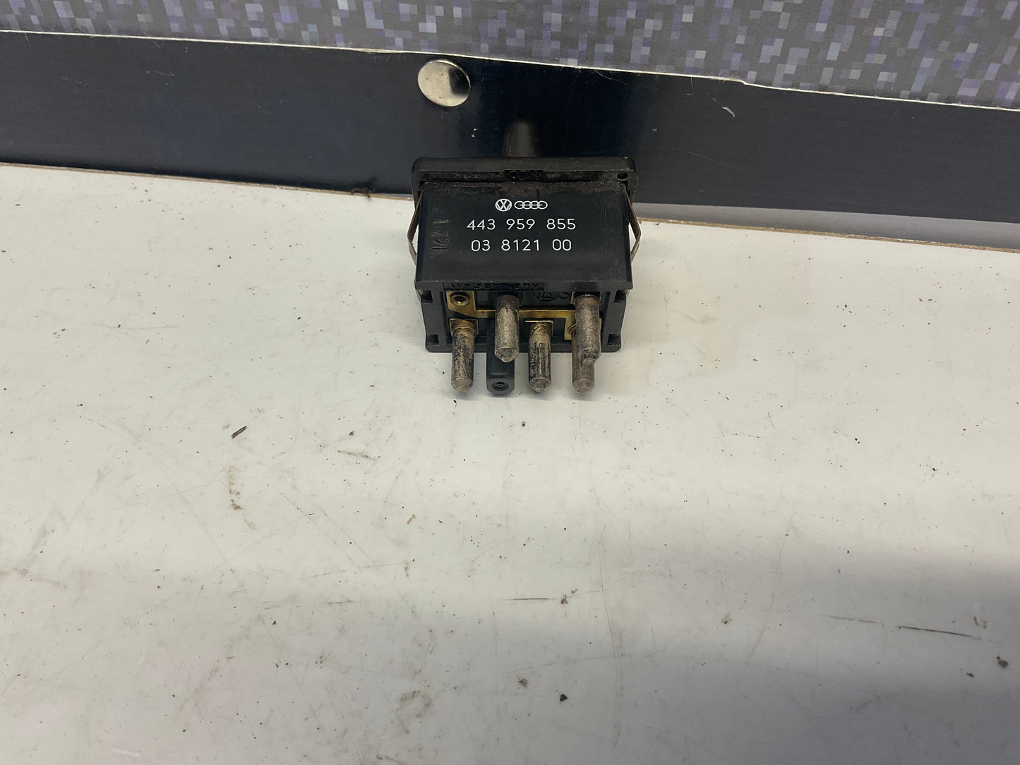 Power Window Switch Front 443959855  C3