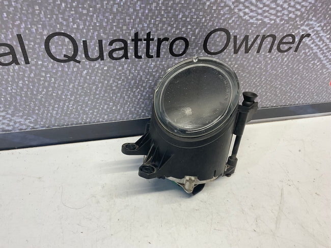 Passenger Fog Light Right 8E0941700B