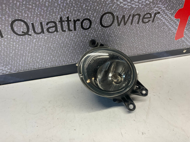 Passenger Fog Light Right 8E0941700B
