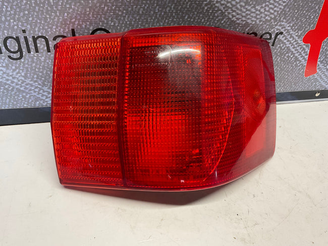 Passenger Taillight Right 893945096A  B3