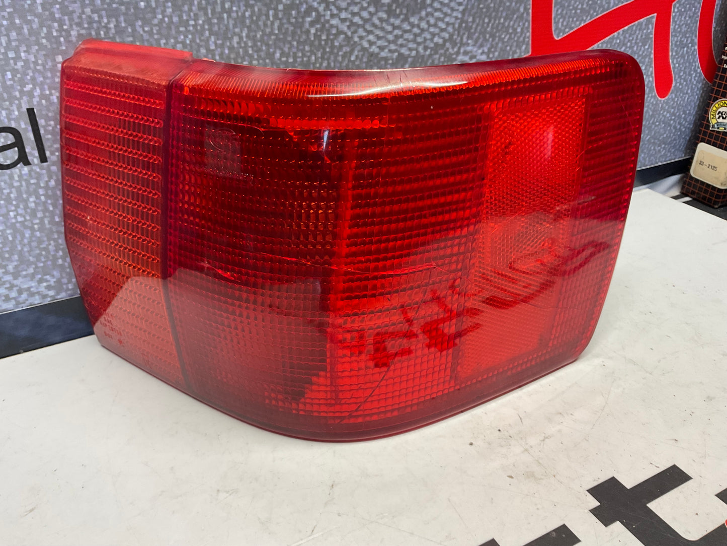 Passenger Taillight Right 893945096A  B3