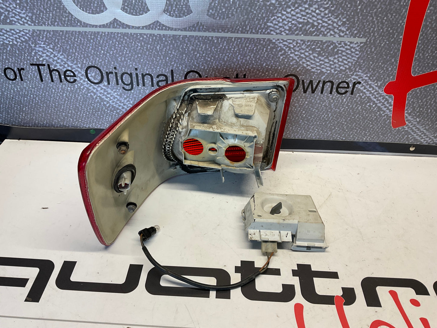 Passenger Taillight Right 893945096A  B3