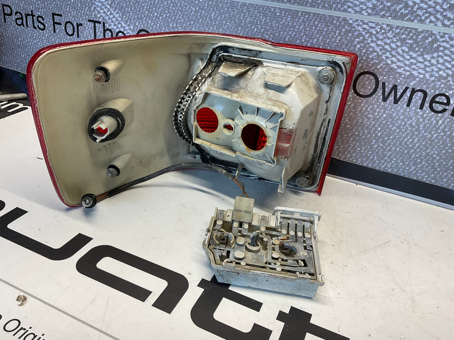 Passenger Taillight Right 893945096A  B3