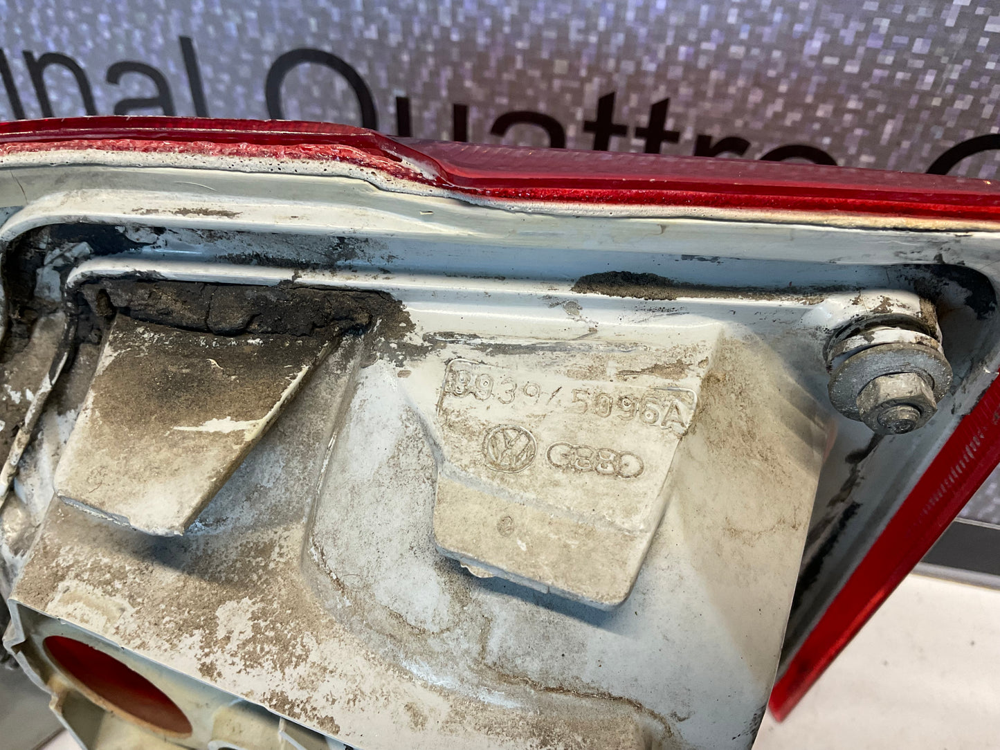 Passenger Taillight Right 893945096A  B3