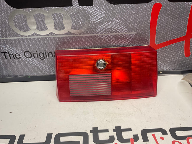 Passenger Center Taillight Right 893945094B  B3